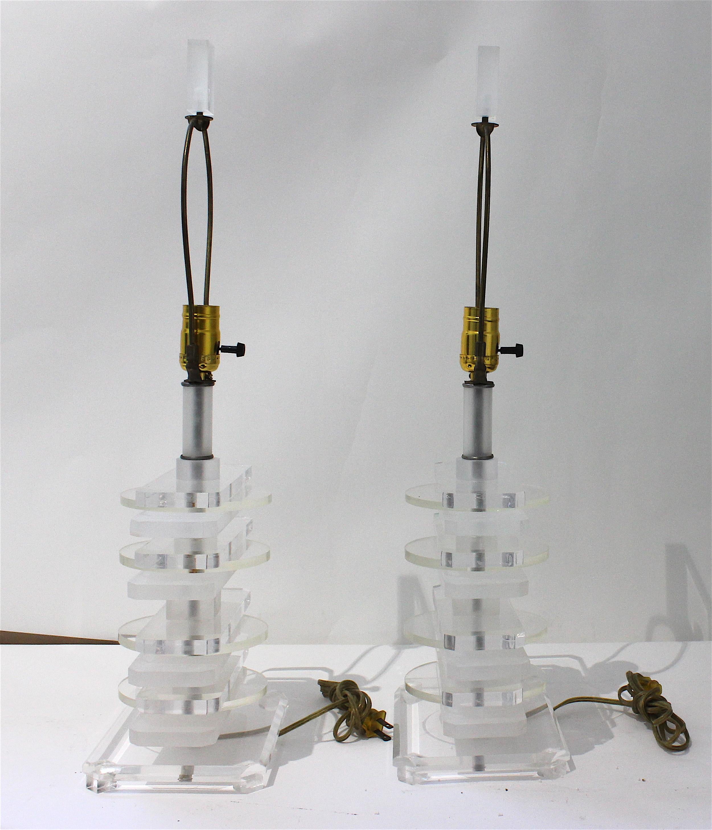 20th Century Pair of Lucite Table Lamps For Sale