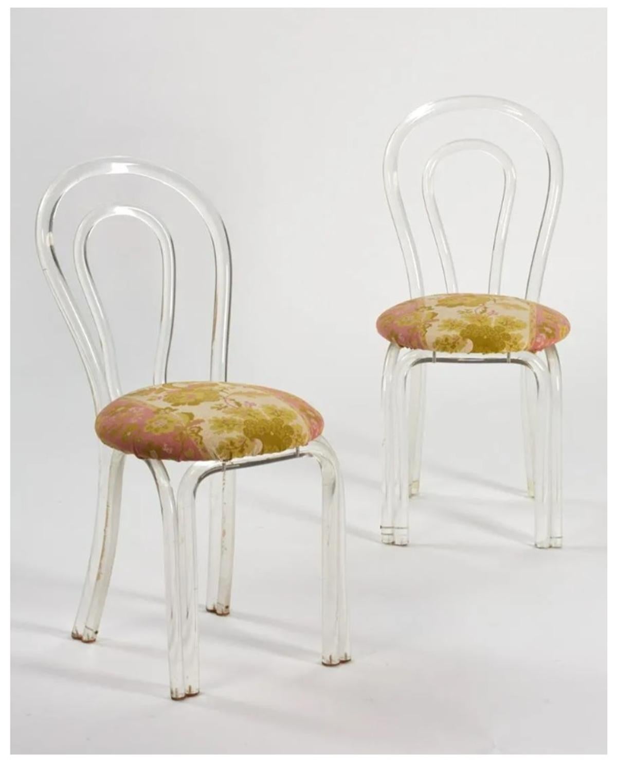 Mid-Century Modern Pair of Lucite Vanity/Side Chairs in the Style of Dorothy Thorpe For Sale