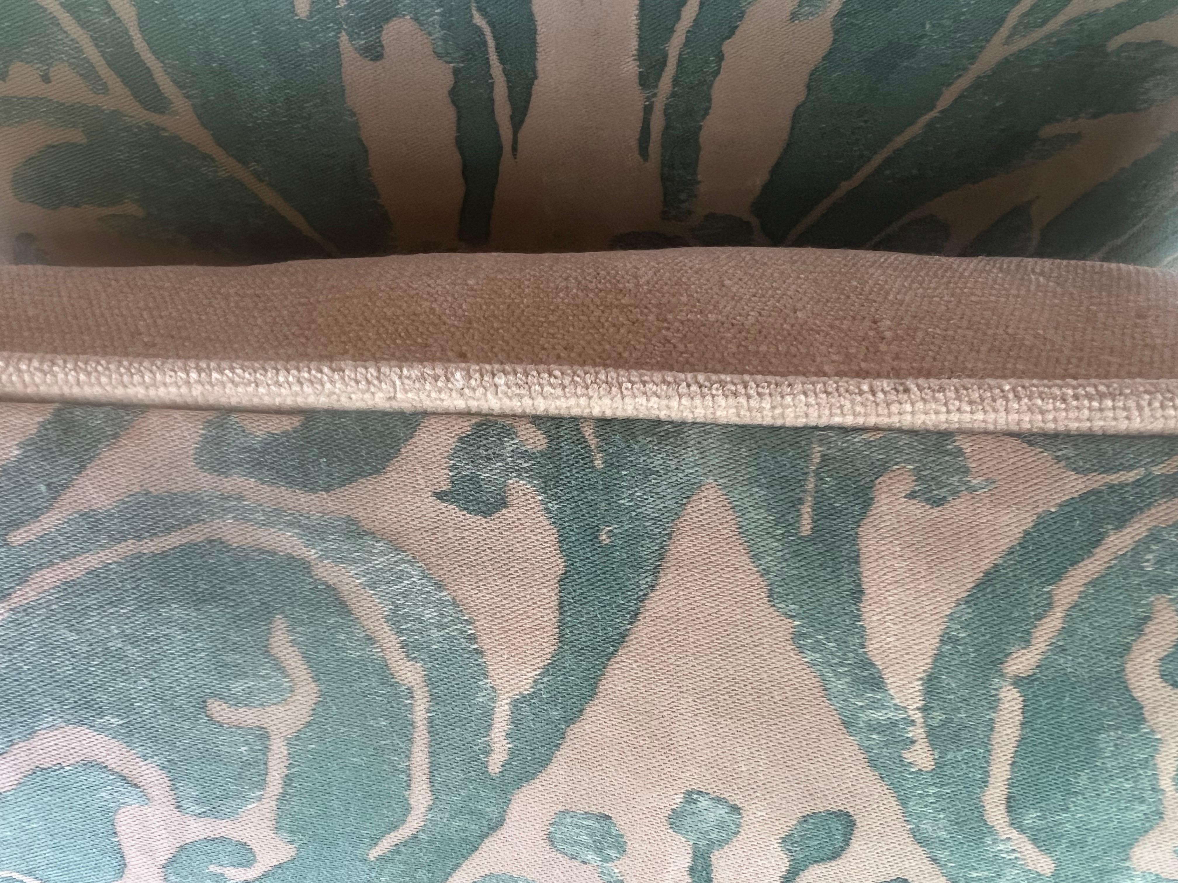 Pair of Lucrenzia Patterned Fortuny Pillows In New Condition In Los Angeles, CA