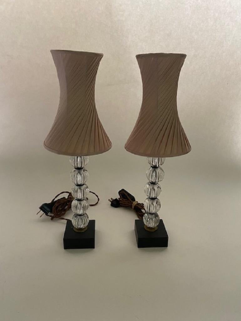 Coppia di lampade a sfera Mimi in cristallo trasparente di Lucy Cope con paralumi in seta Sweetie Dove in vendita 3