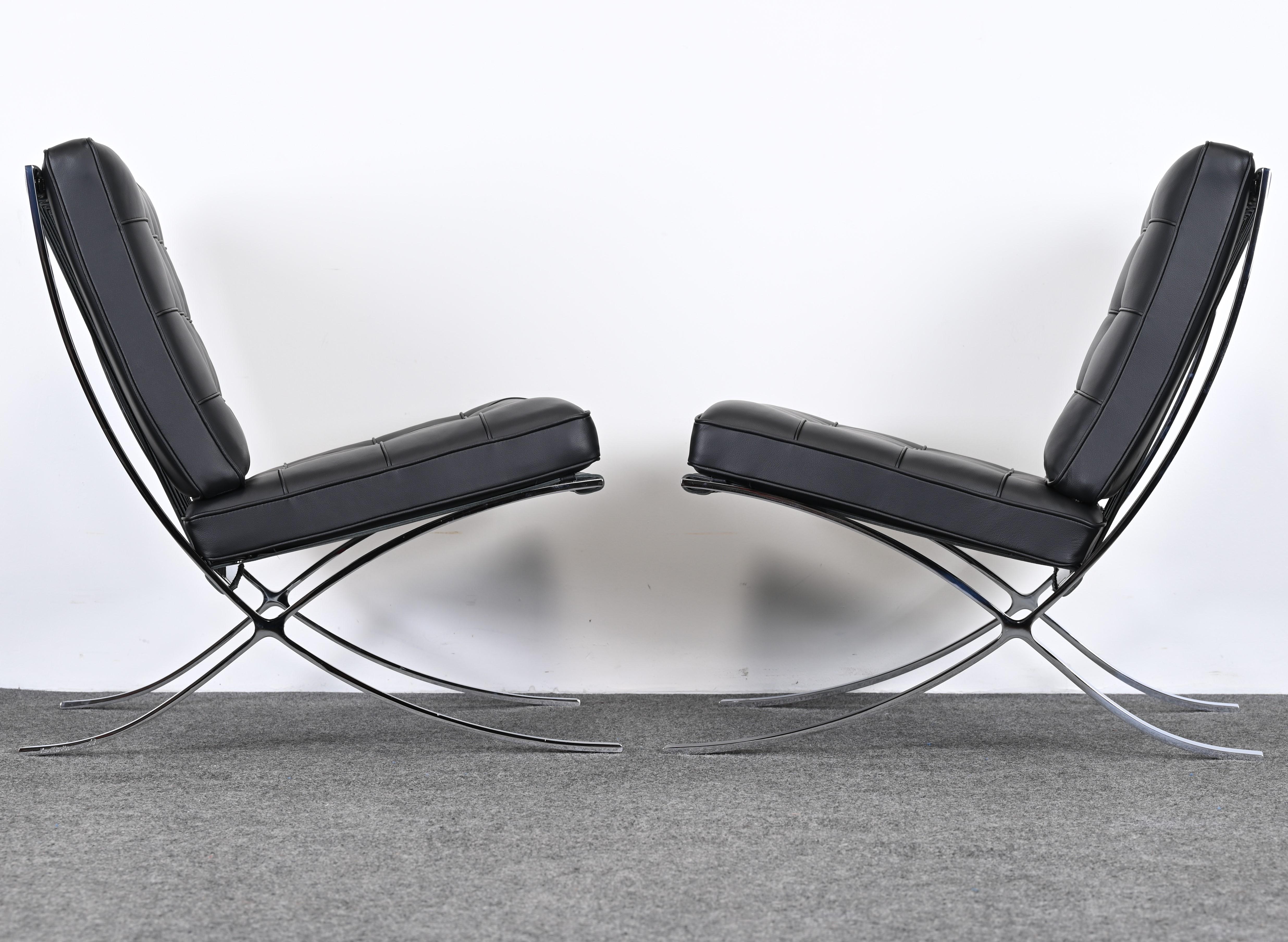 Mid-Century Modern Pair of Ludwig Mies van der Rohe Barcelona Chairs for Knoll Studio