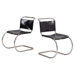 Par de sillas MR10 de Ludwig Mies van der Rohe para Knoll, hacia 1970.