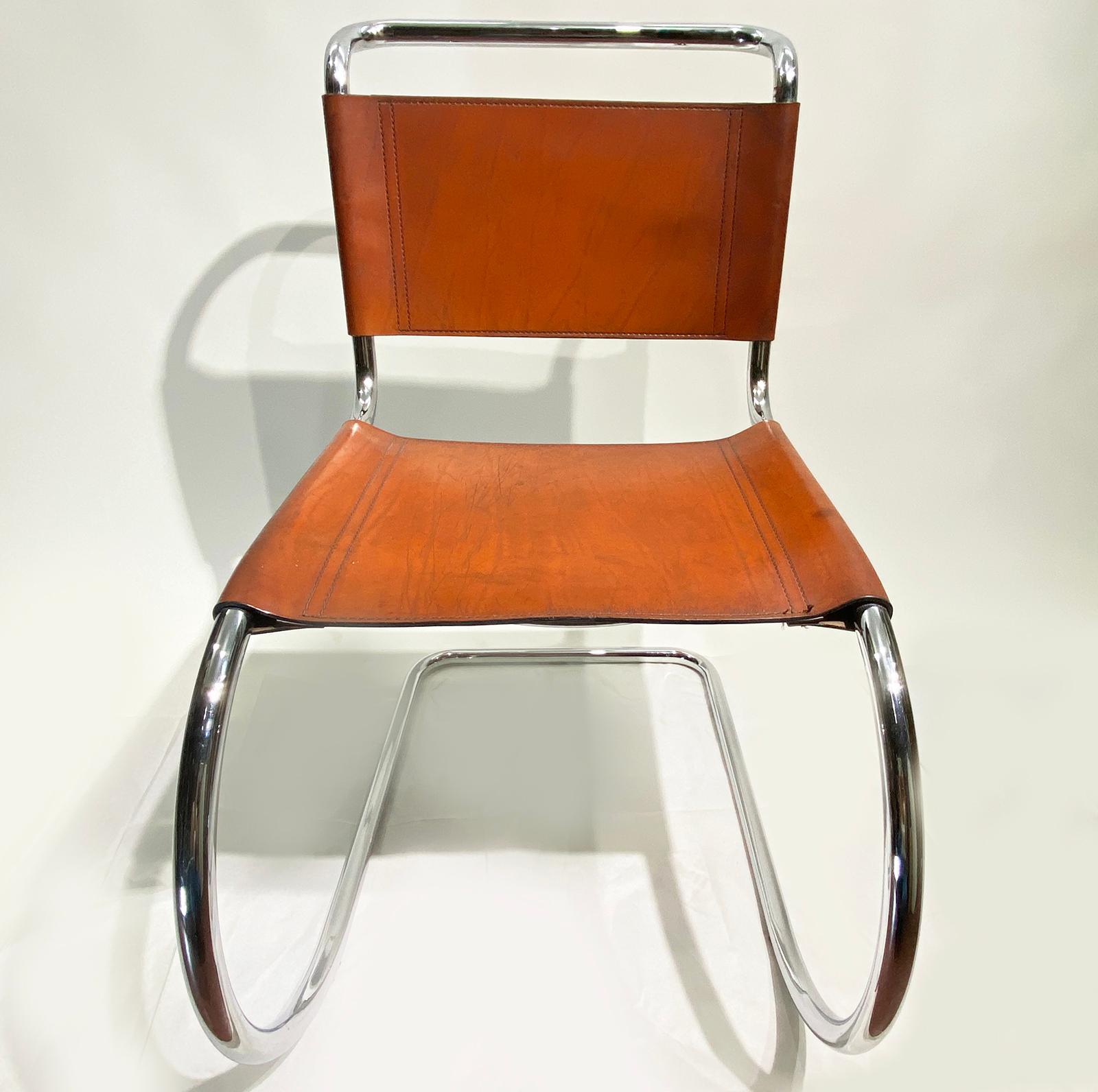 Paire de chaises cantilever Mr10 en cuir de Ludwig Mies van der Rohe, pour Thonet 3