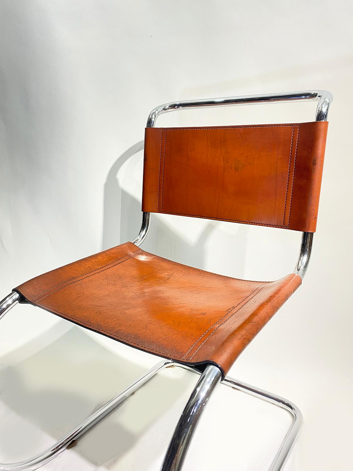 20ième siècle Paire de chaises cantilever Mr10 en cuir de Ludwig Mies van der Rohe, pour Thonet