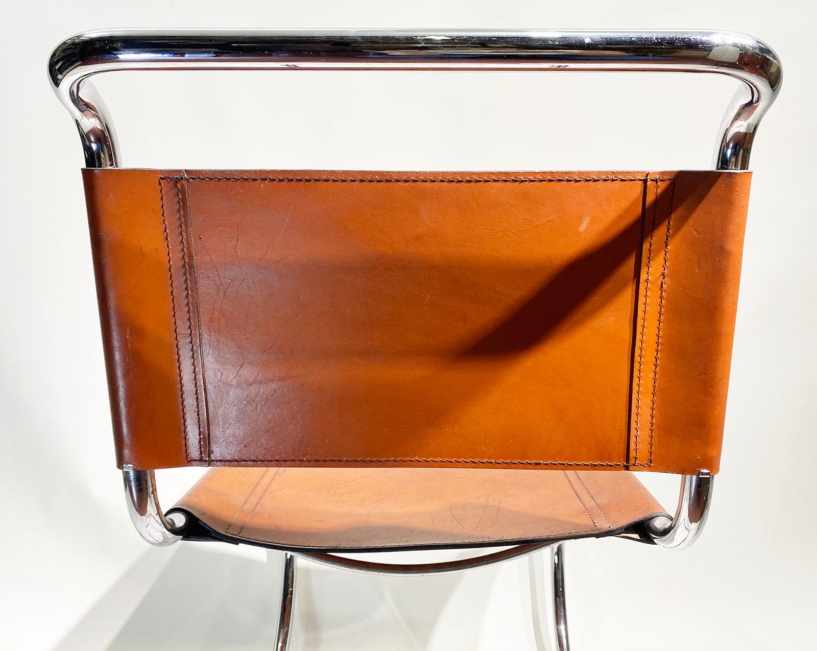 Cuir Paire de chaises cantilever Mr10 en cuir de Ludwig Mies van der Rohe, pour Thonet