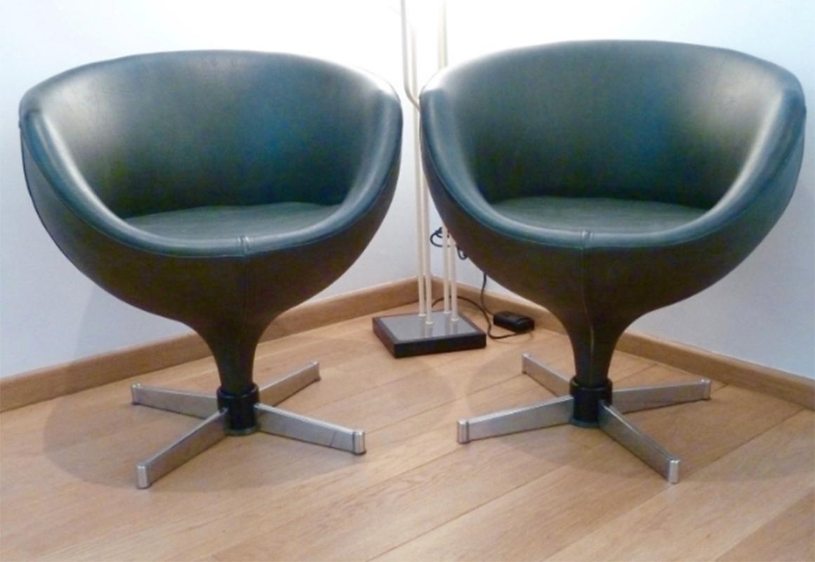 Pair of Luna armchair by Pierre Guariche
1960s design
Publisher: Meurop

Pair of chairs Luna, the French designer Pierre Guariche, 1960s design, manufactured by Meurop, no more edited today.

The chair is made of a solid shell of thermoformed