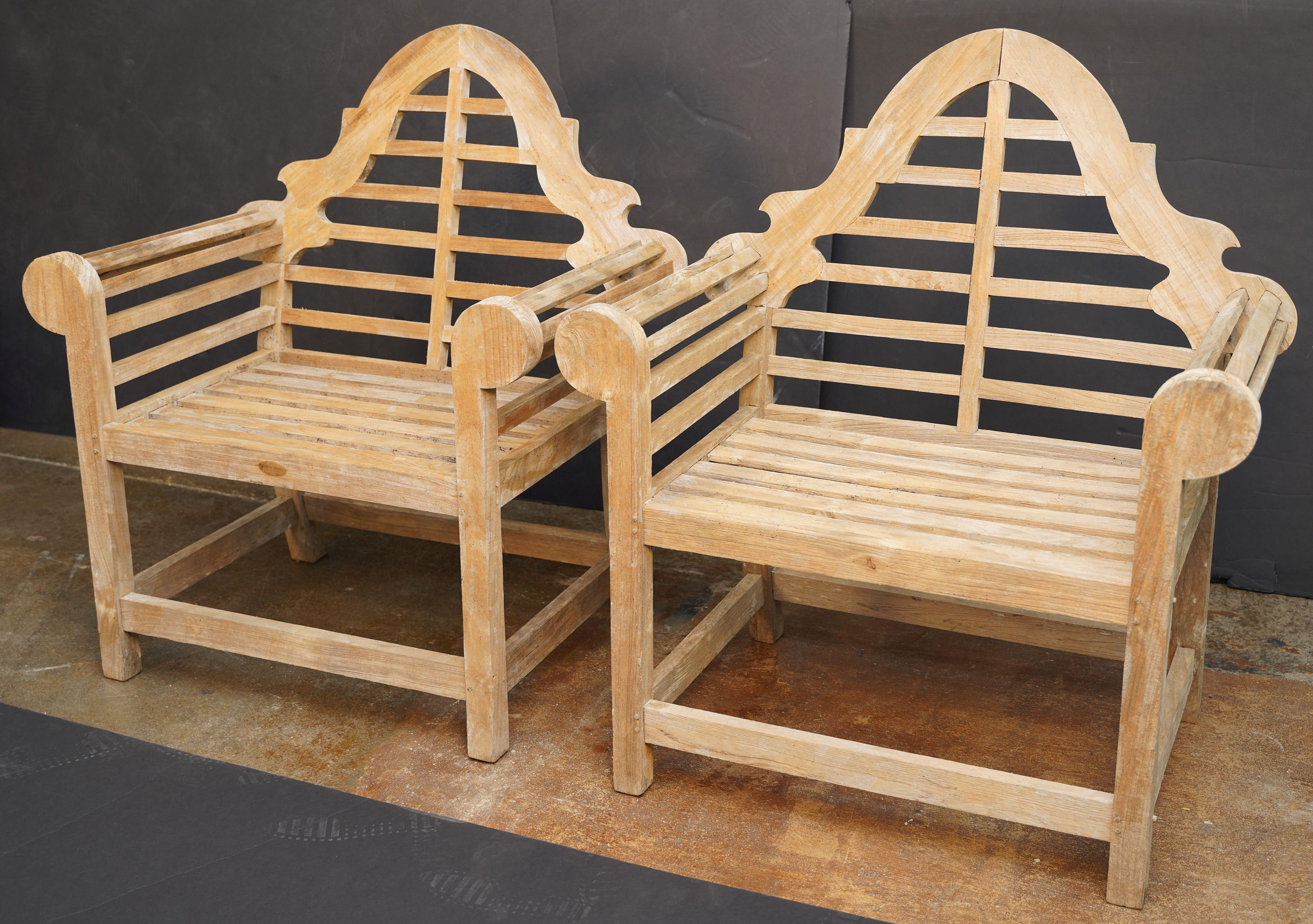 Coppia di sedie da giardino in stile Lutyens in teak 
