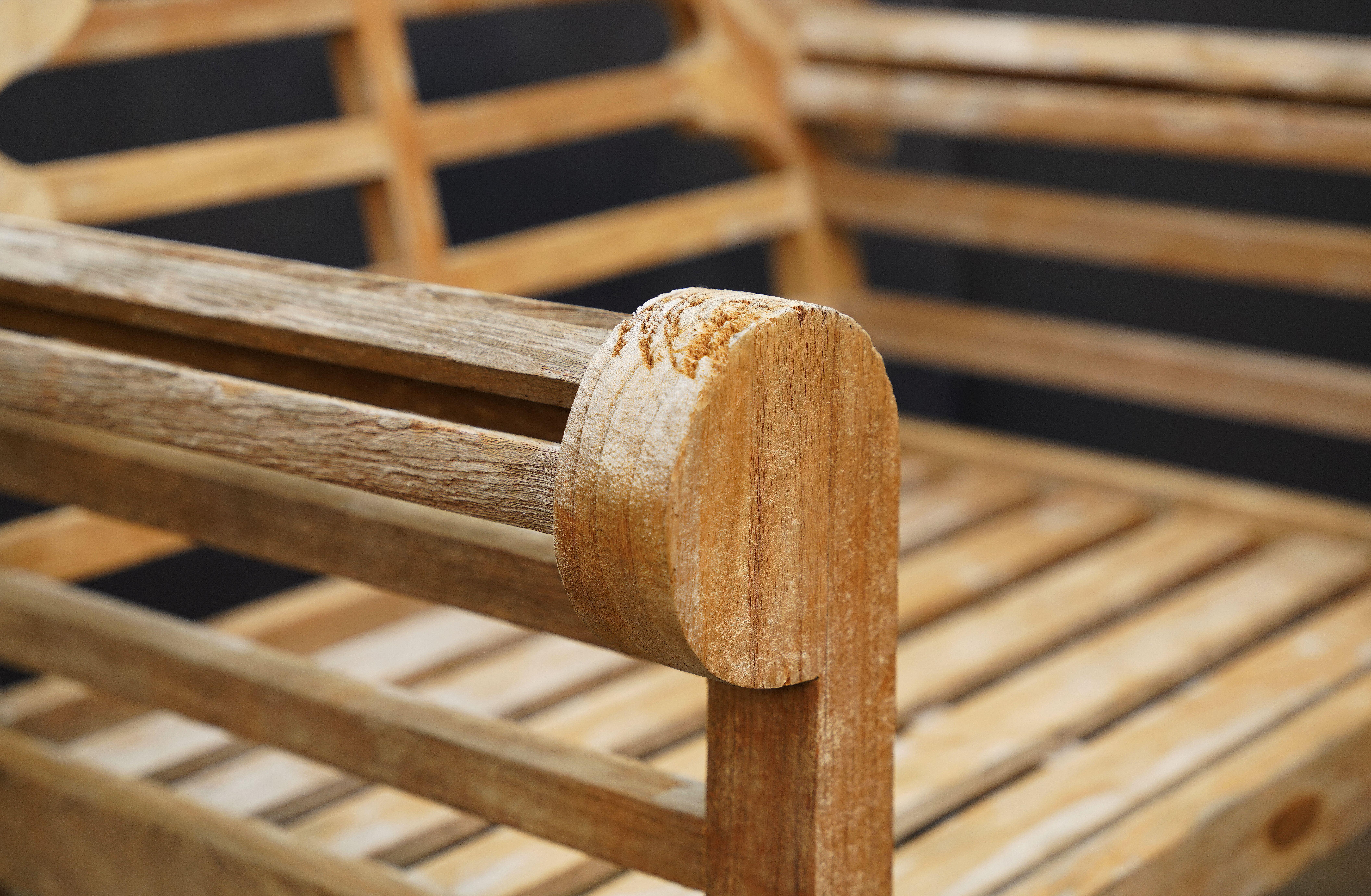 Coppia di sedie da giardino in stile Lutyens in teak 