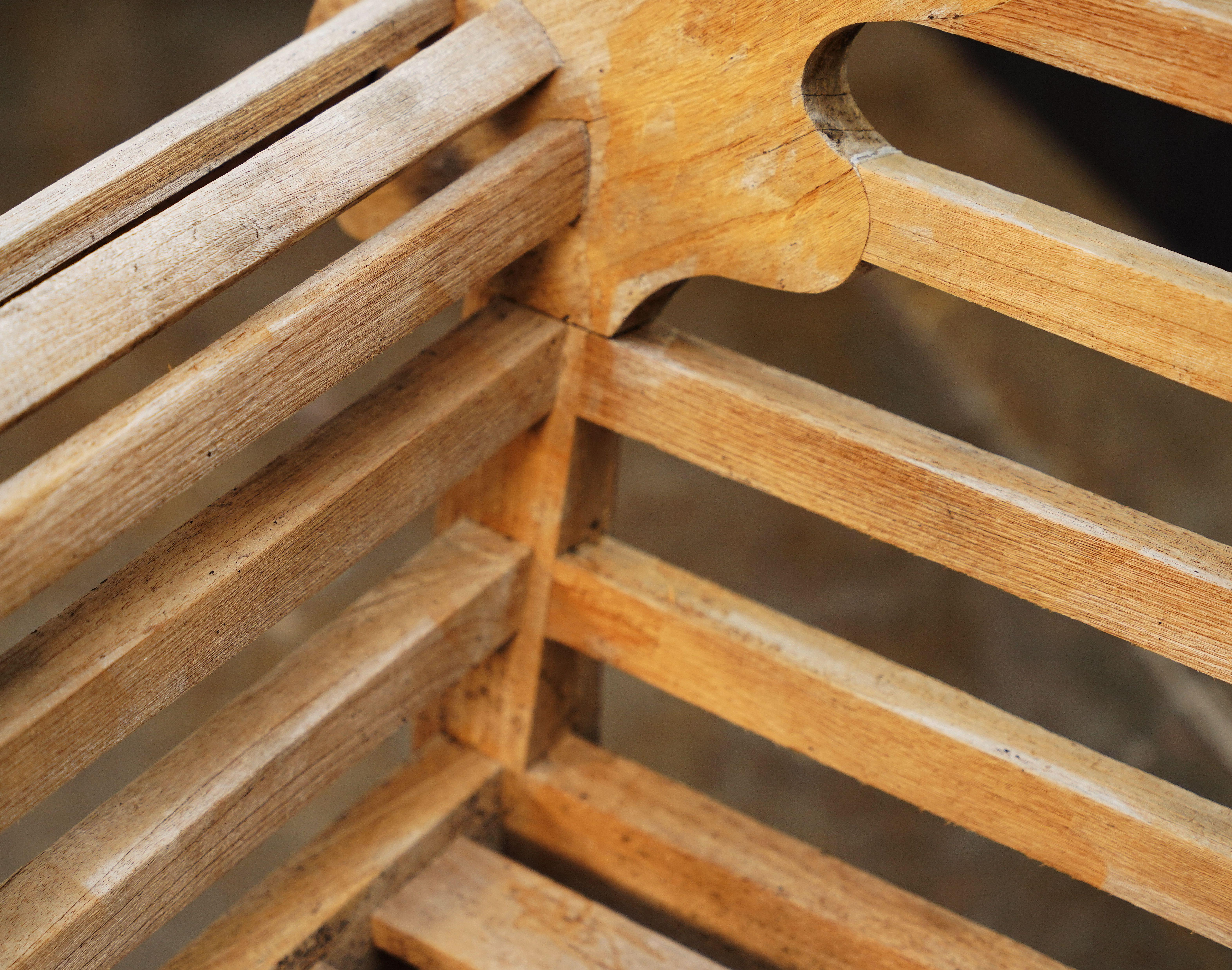 Coppia di sedie da giardino in stile Lutyens in teak 