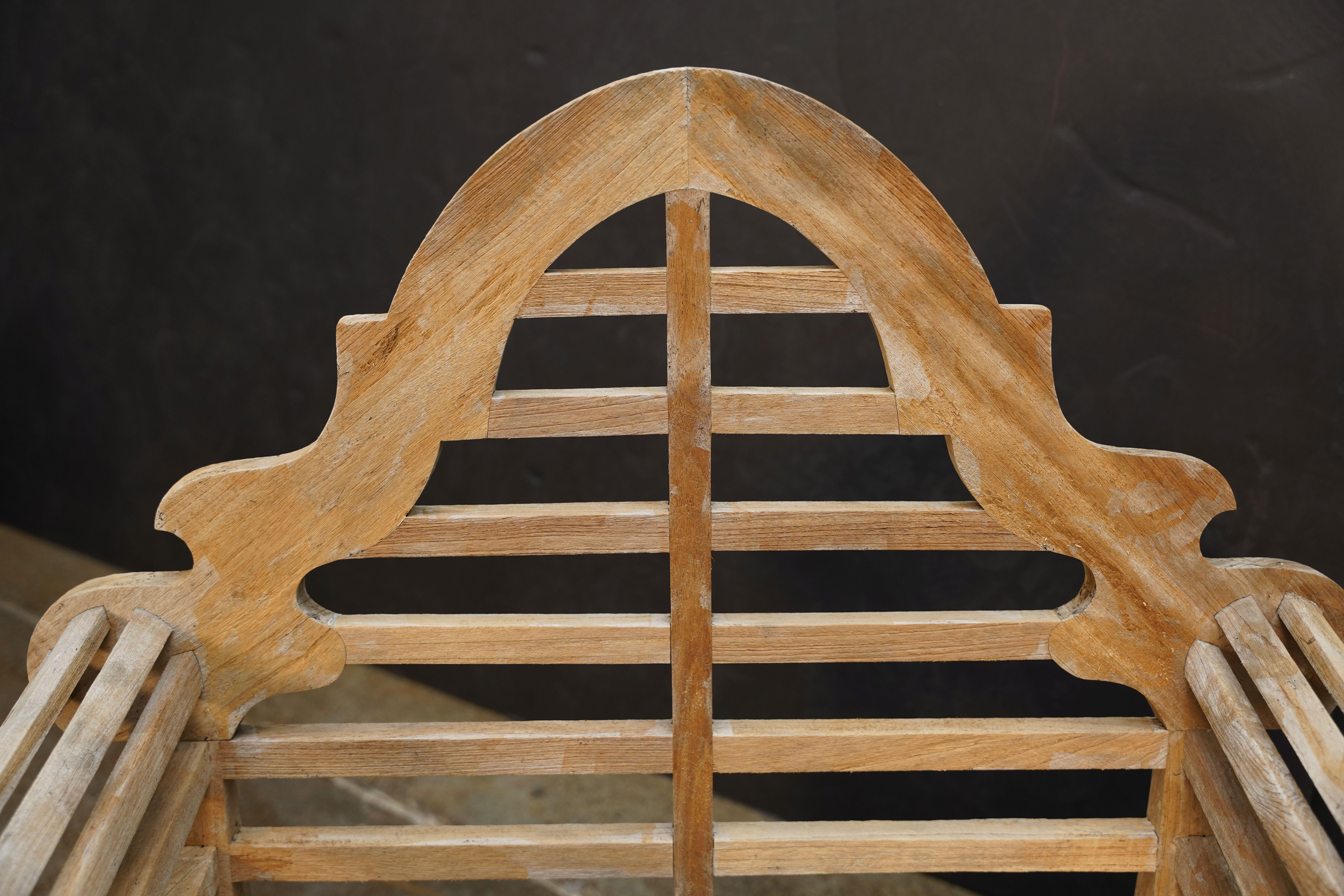 Coppia di sedie da giardino in stile Lutyens in teak 