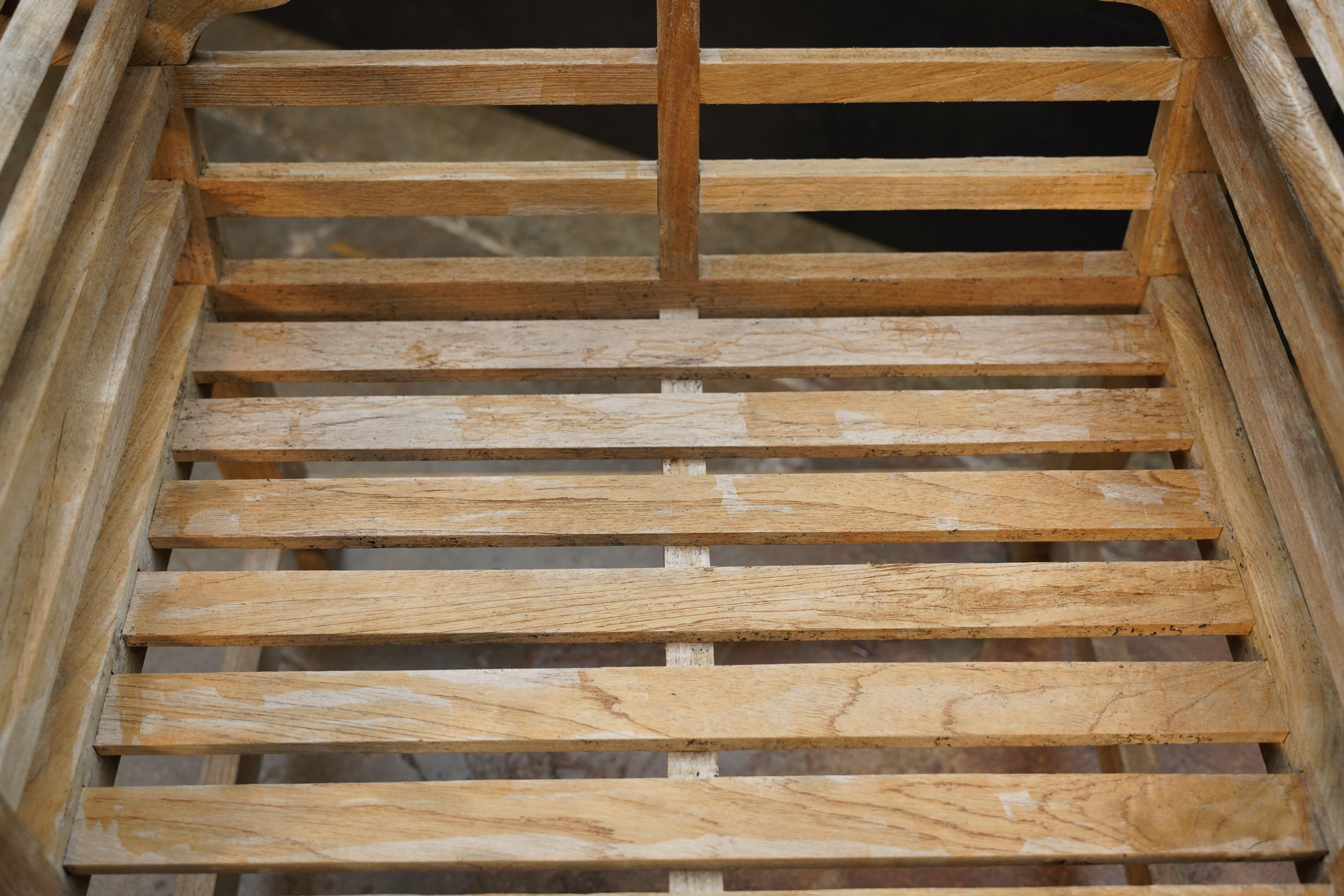 Coppia di sedie da giardino in stile Lutyens in teak 