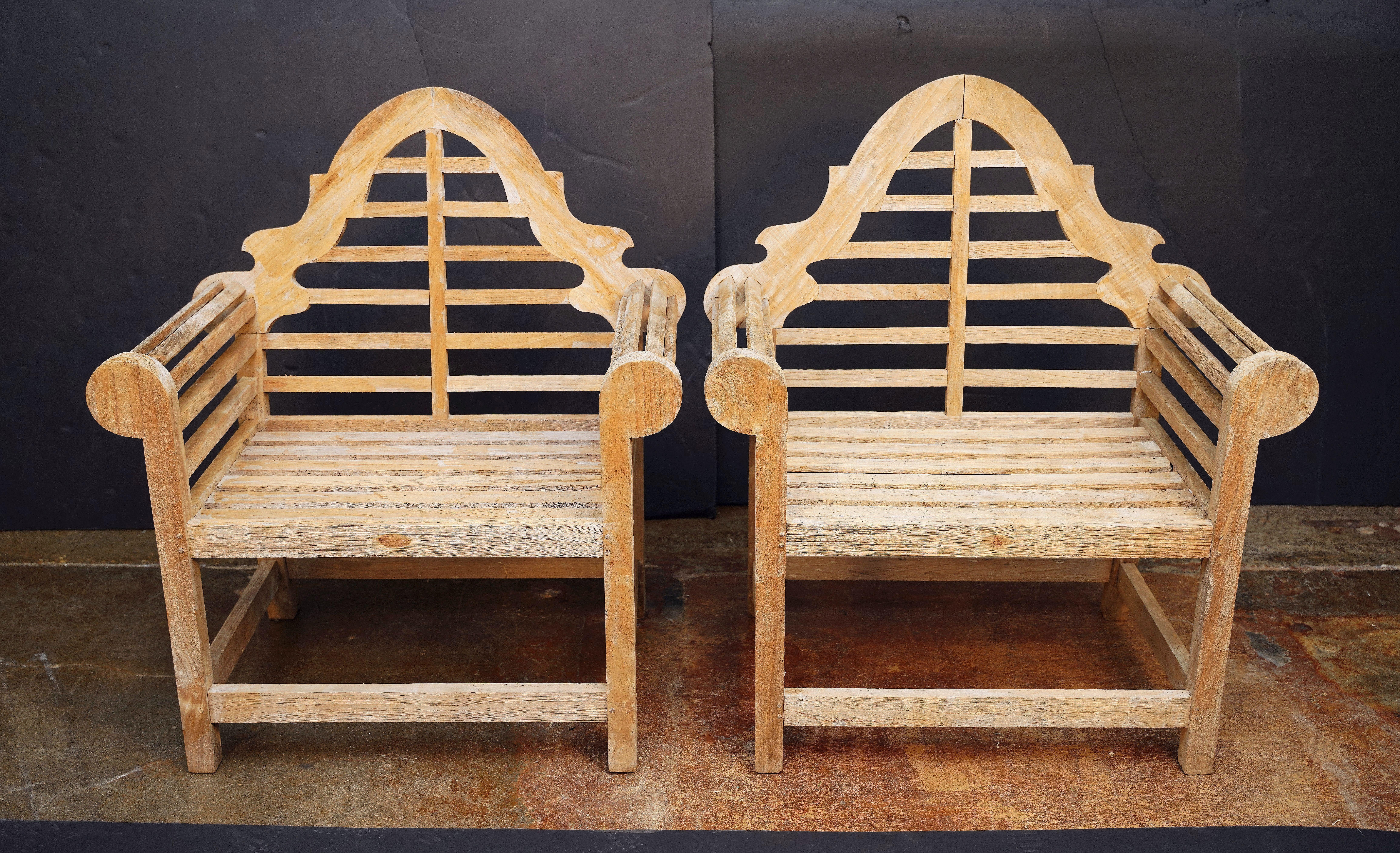 Coppia di sedie da giardino in stile Lutyens in teak 