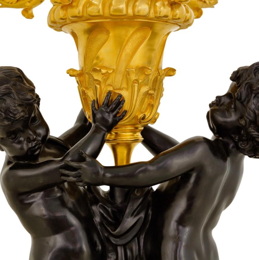 Doré Paire de luxueux candélabres à torchères plaqués or 24K en vente