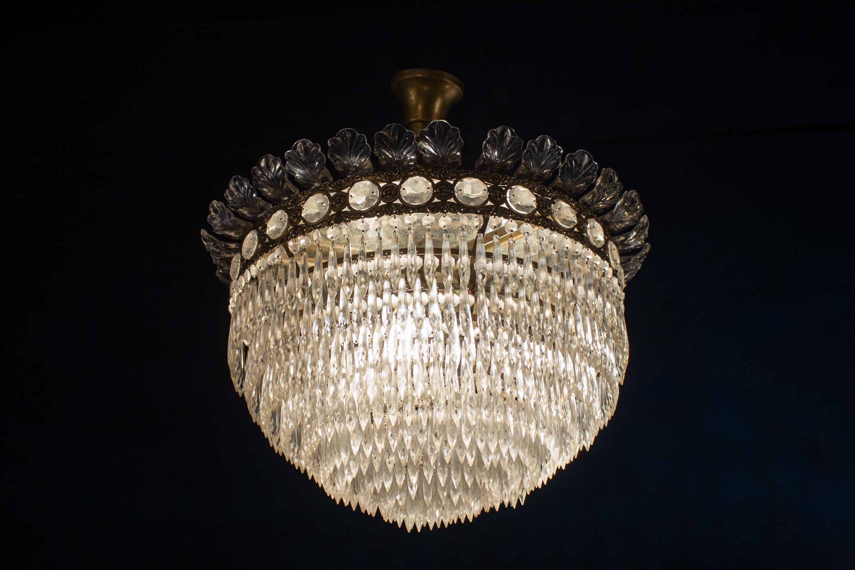 Italian Pair of Luxurious Crystal Chandelier, Italy, 1940 For Sale