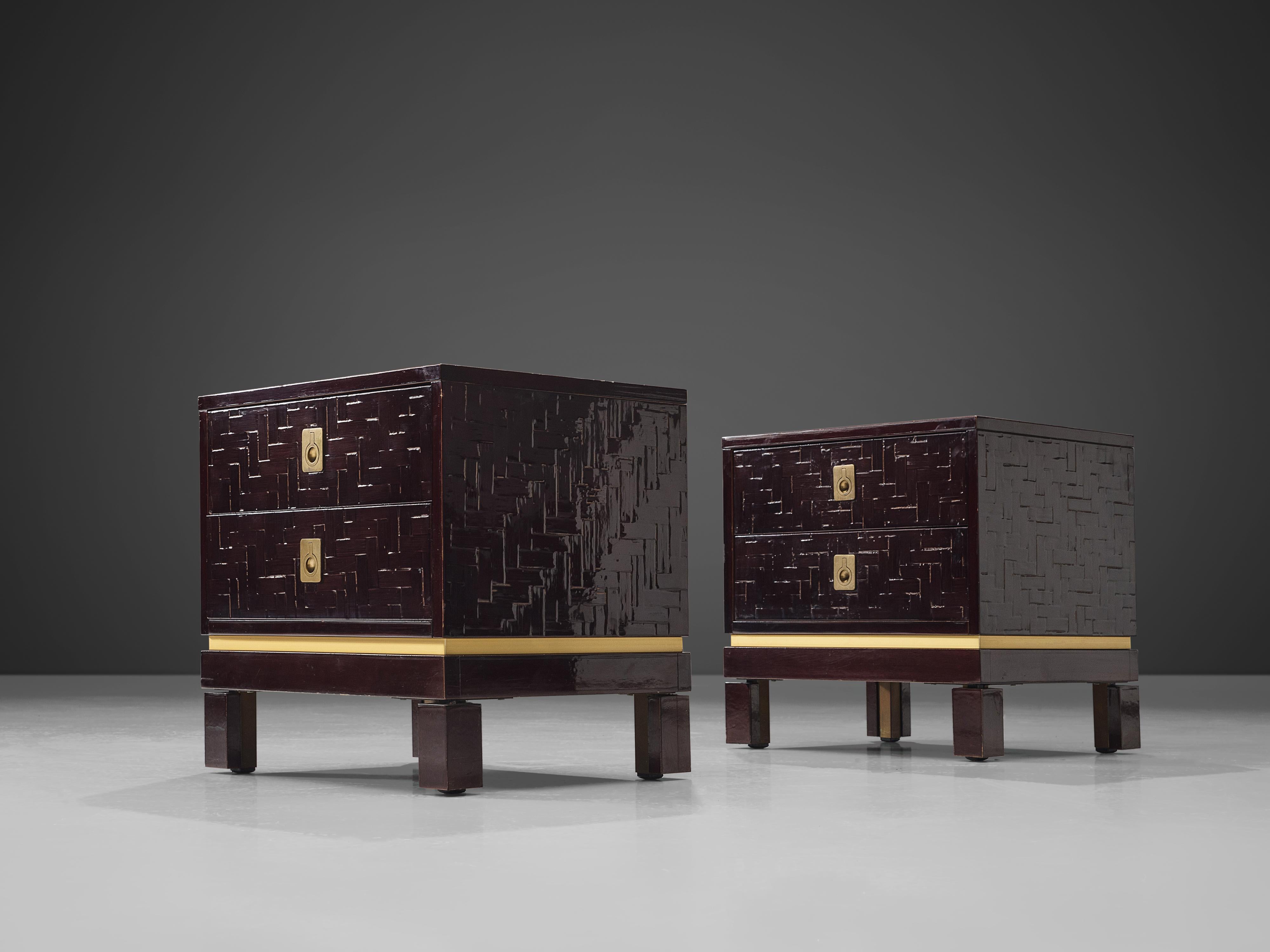 Milieu du XXe siècle Paire de tables de nuit luxueuses avec surface laquée texturée en vente