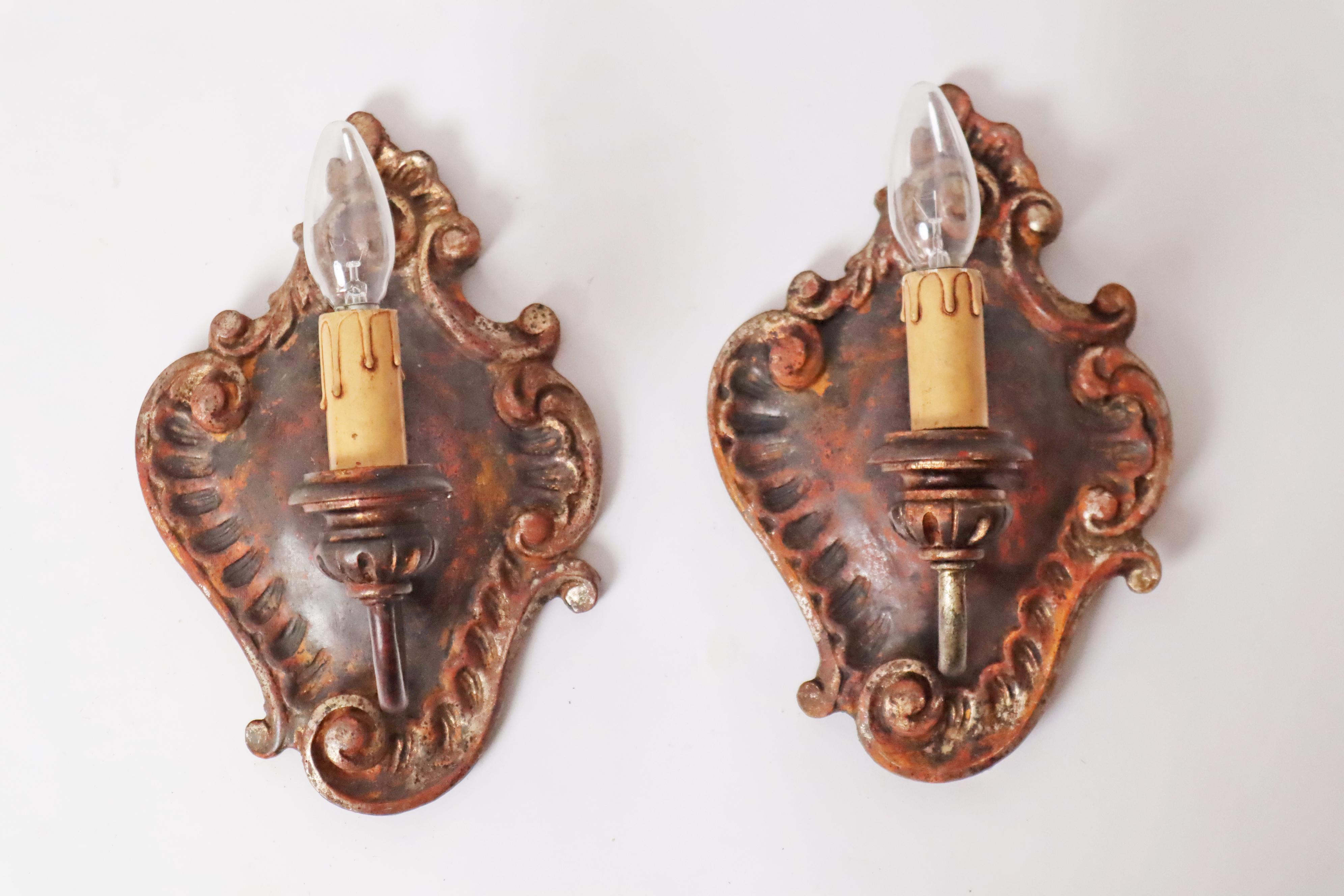 Pareja de apliques barrocos de lujo de madera de tilo en venta 2