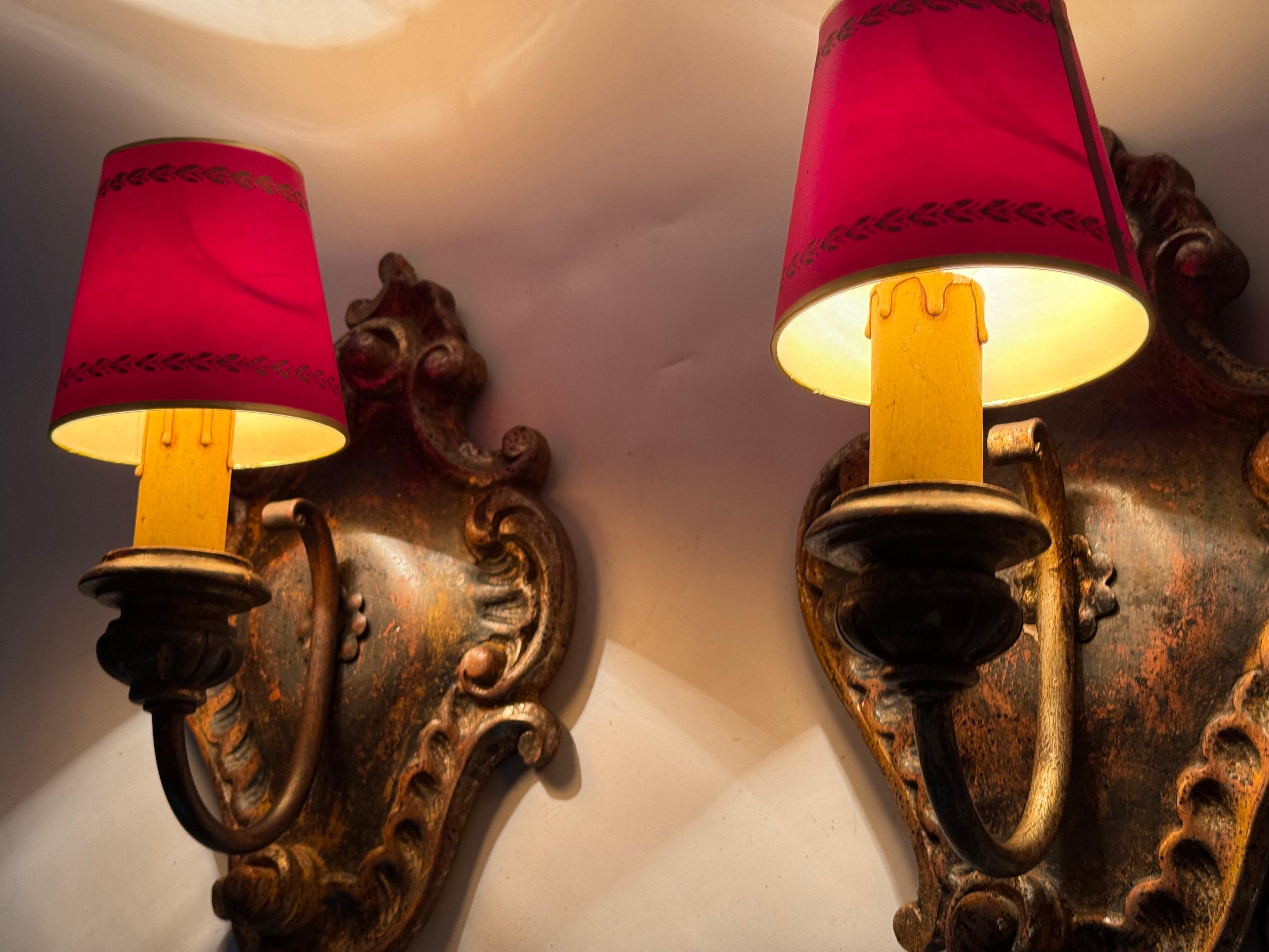 Pareja de apliques barrocos de lujo de madera de tilo Italiano en venta