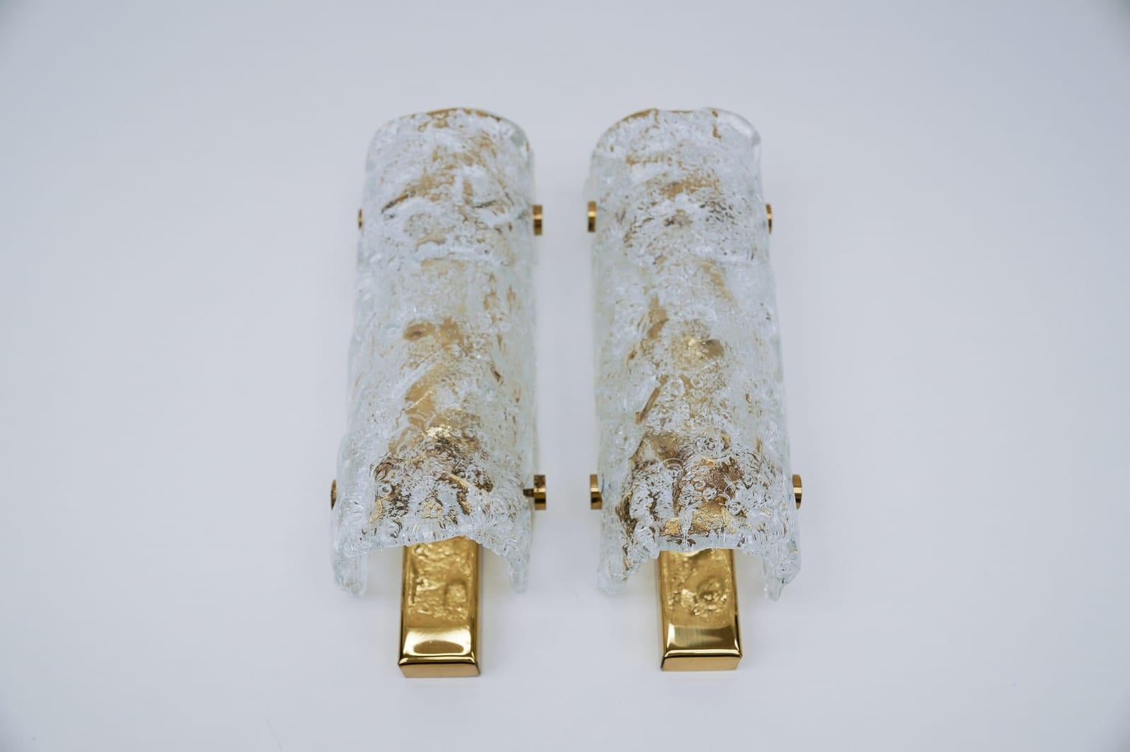 Mid-Century Modern Pair of Luxury Textured Glass Sconces Wall Lights by Schröder & Co., circa 1960 For Sale