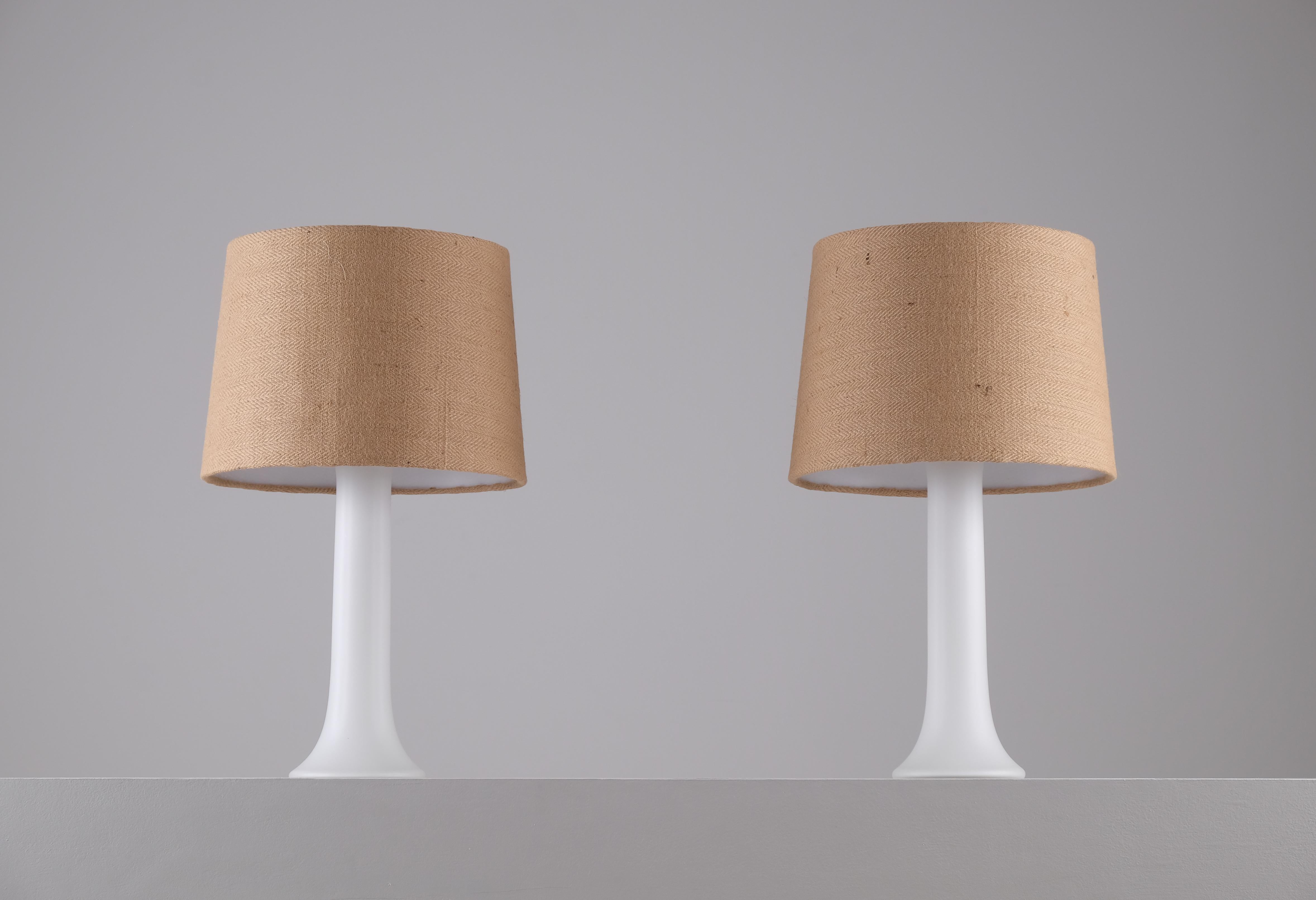Scandinave moderne Paire de lampes de bureau Luxus en verre, Suède, années 1970 en vente