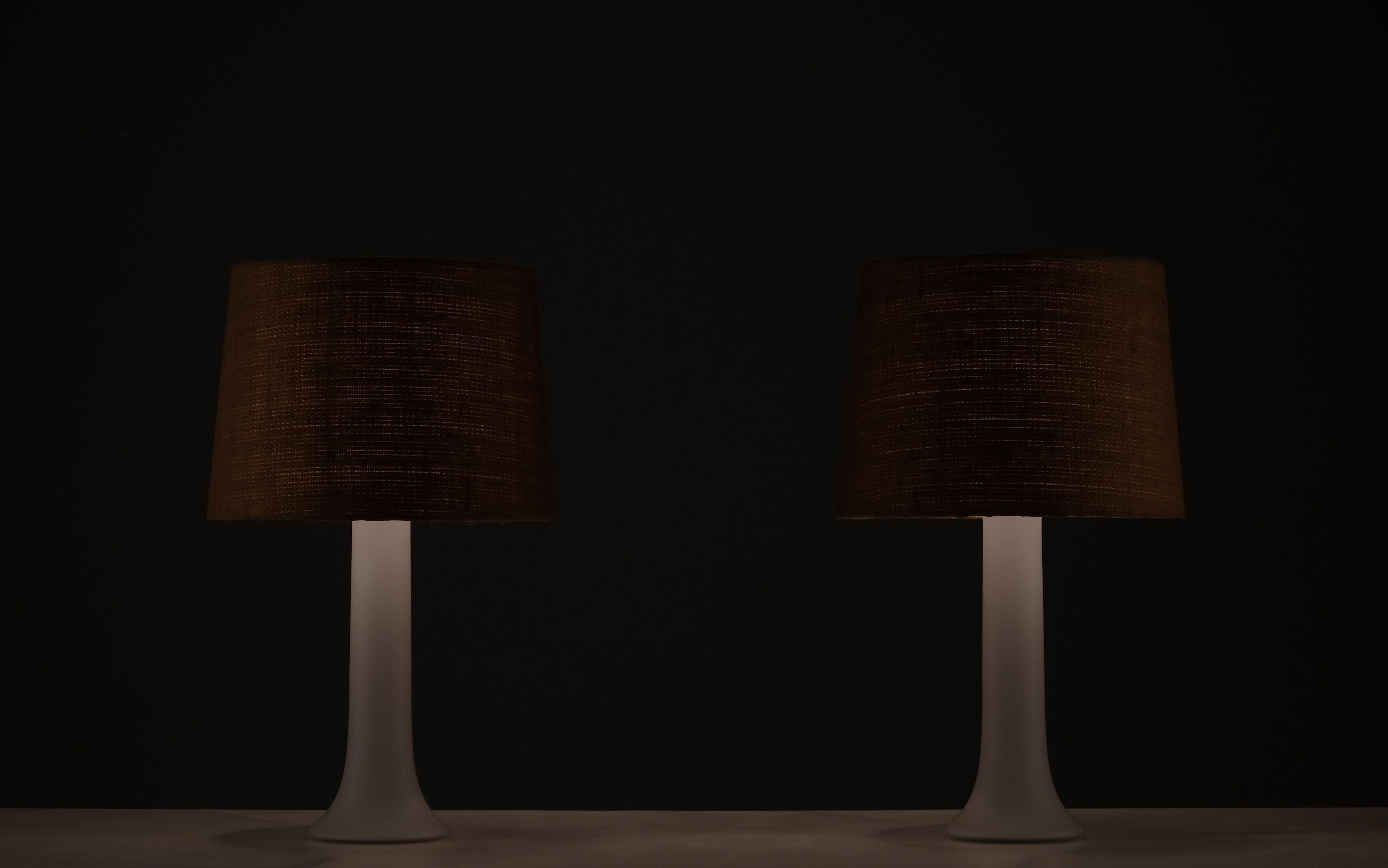 Suédois Paire de lampes de bureau Luxus en verre, Suède, années 1970 en vente