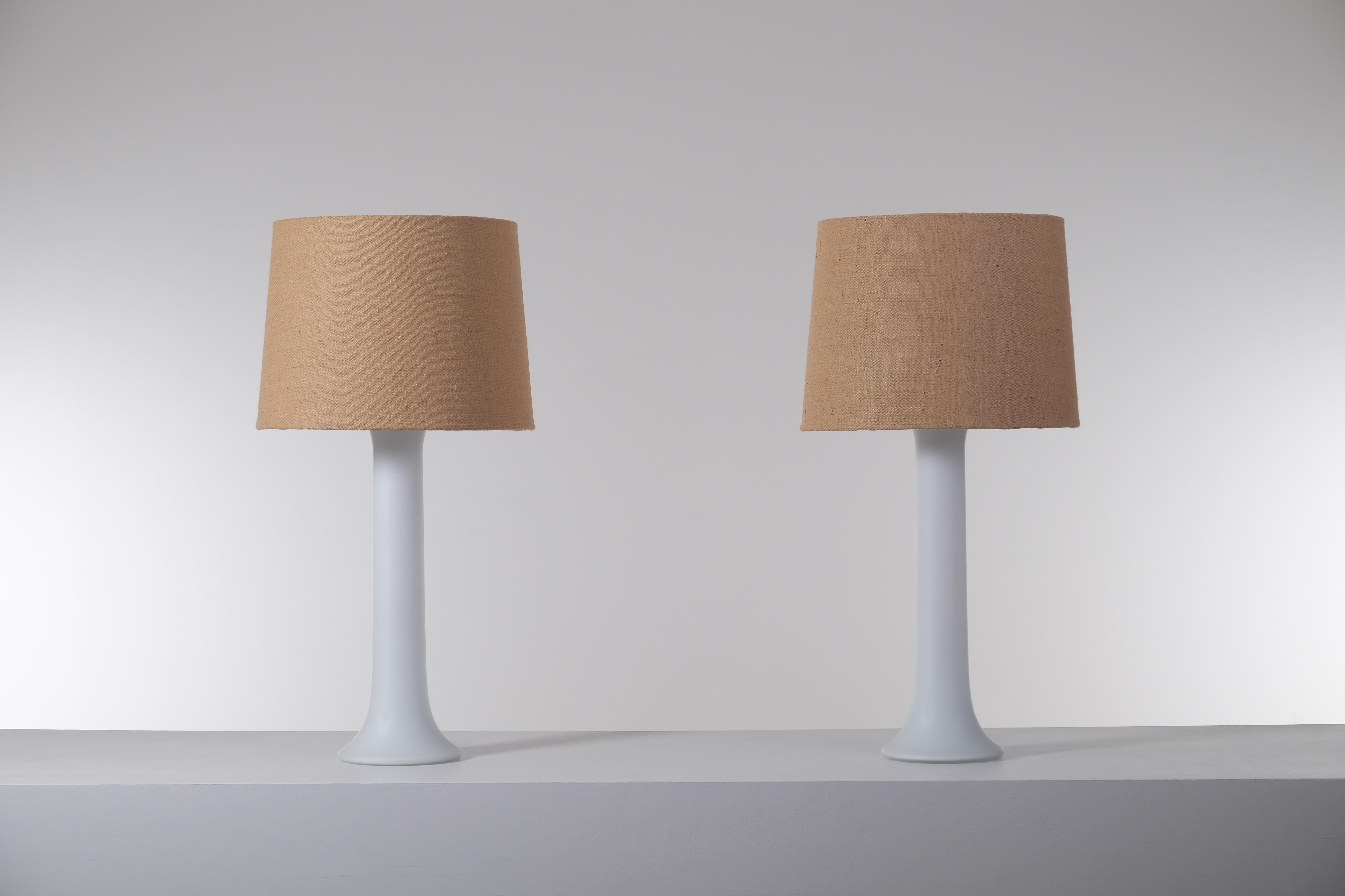 Fin du 20e siècle Paire de lampes de bureau Luxus en verre, Suède, années 1970 en vente