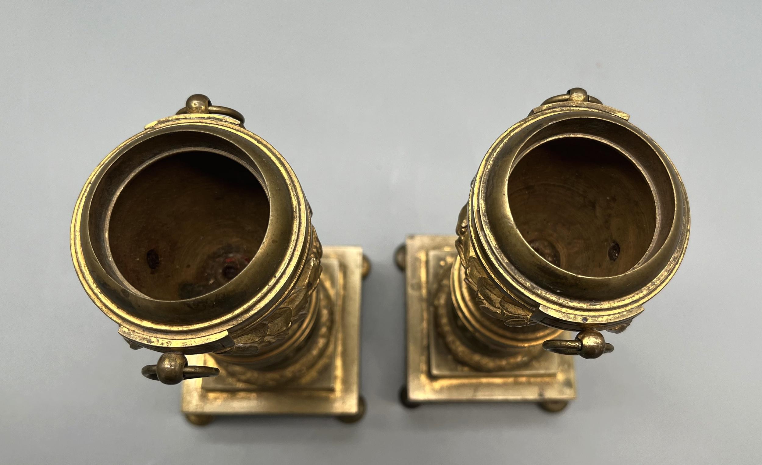 Coppia di candelieri-cassette LXVI, Francia, circa 1800 In condizioni buone in vendita a Paris, FR