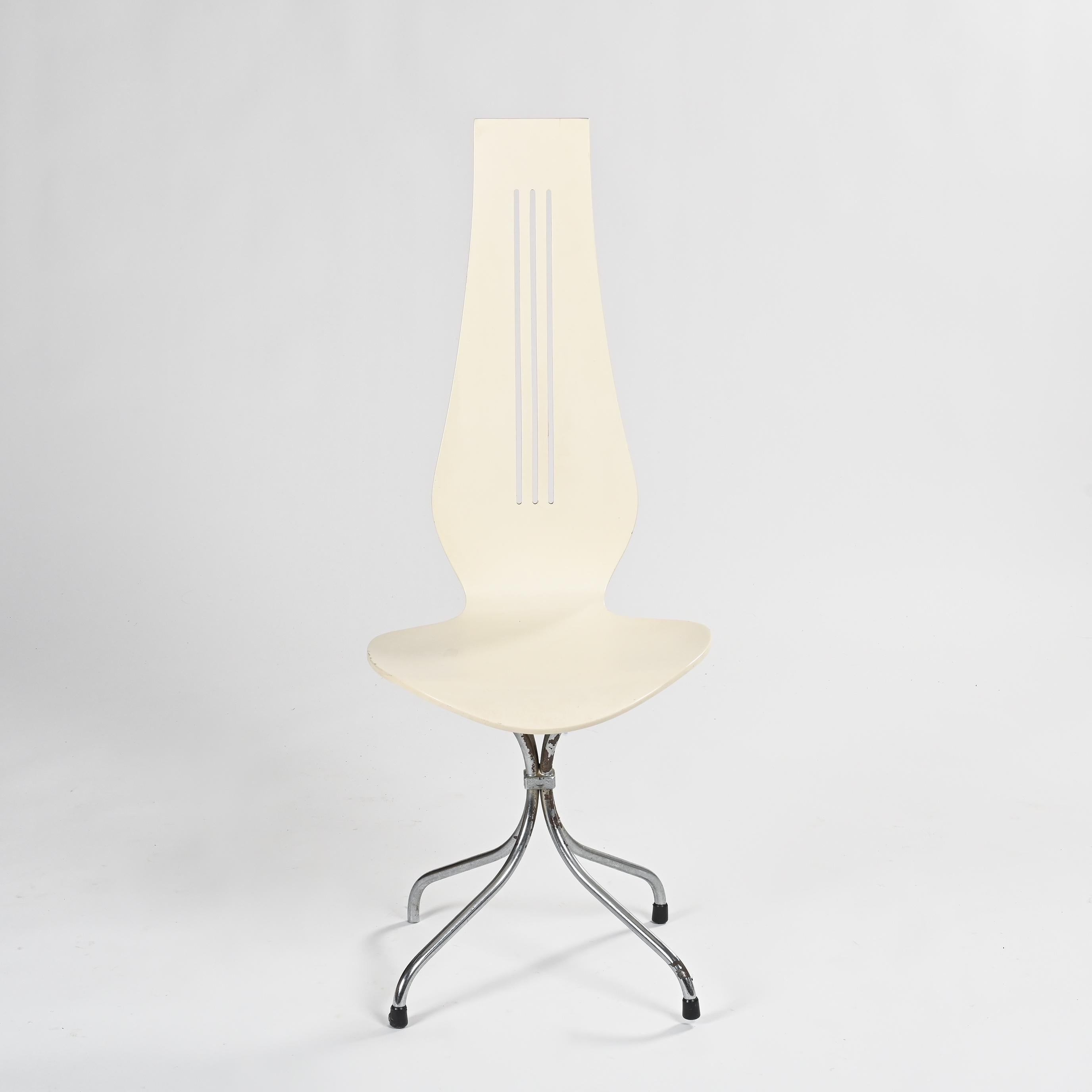 Paar Stühle aus Formsperrholz M352 Lyre, Theo Häberli, 1968 (Moderne der Mitte des Jahrhunderts) im Angebot