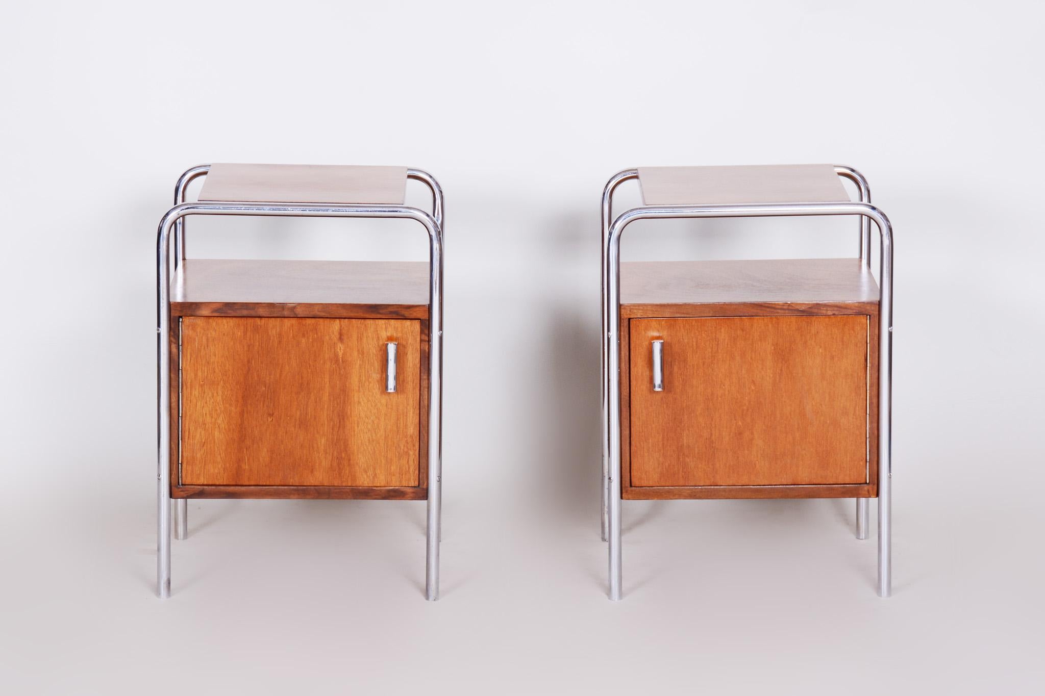 Pair of Bauhaus bed-side tables from Czechia.
Completely restored.
Material: Macassar and chrome-plated steel

Maker: Robert Slezak
Period: 1930-1939.