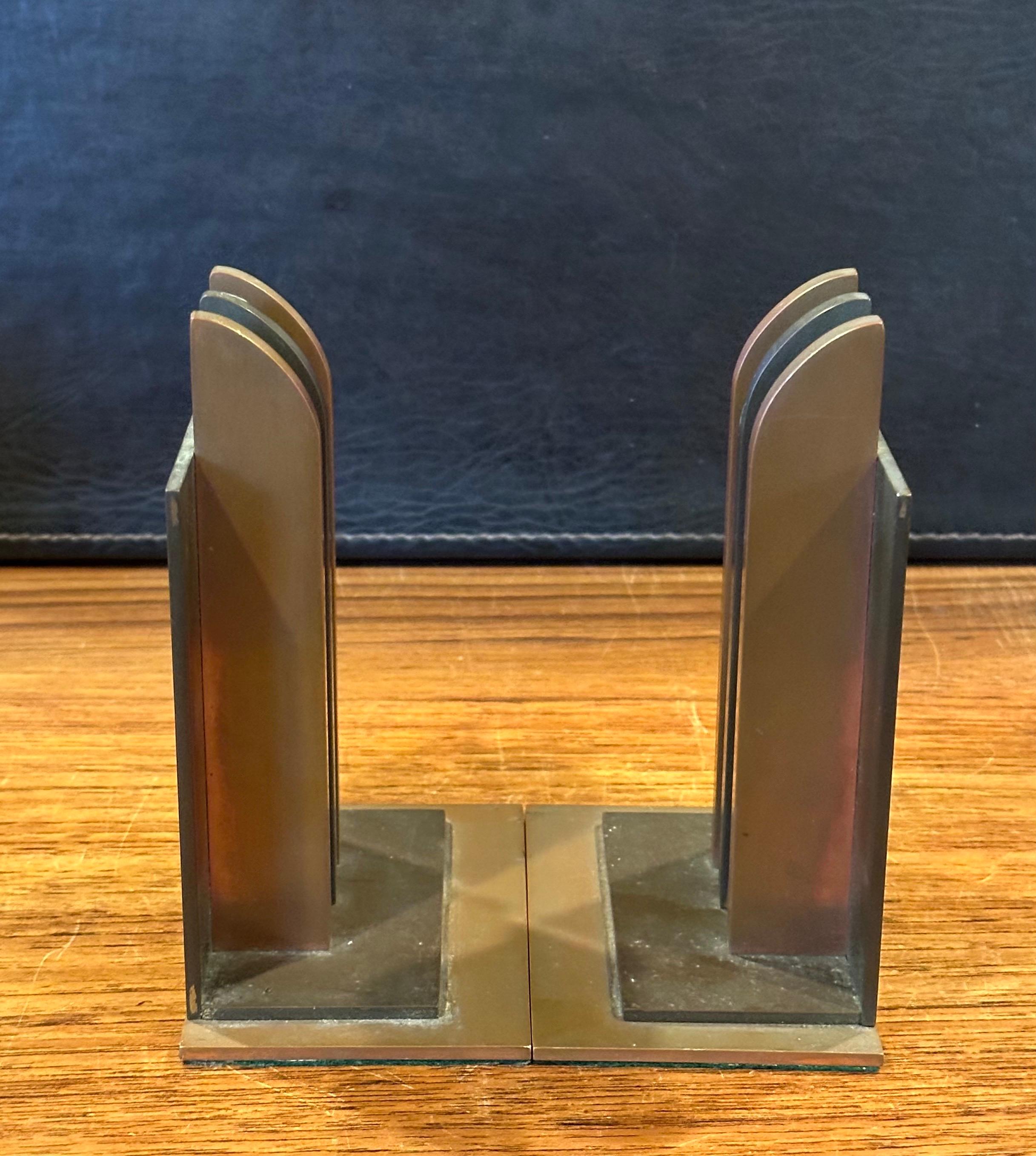 Pair of Machine Age Art Deco Bookends by Walter Von Nessen for Chase & Co For Sale 4