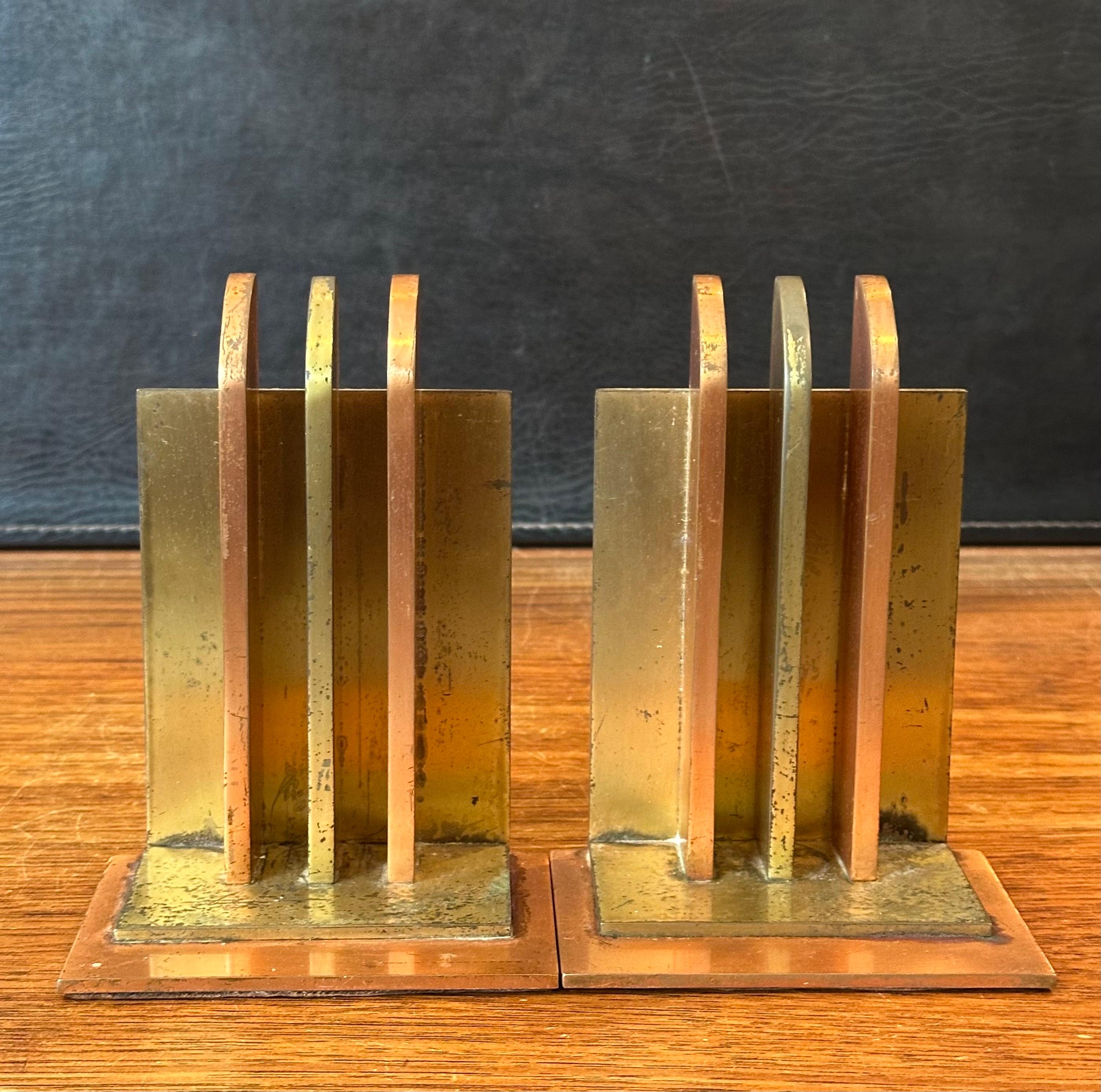 Paire de serre-livres Art Déco de l'ère des machines par Walter Von Nessen pour Chase & Co en vente 5