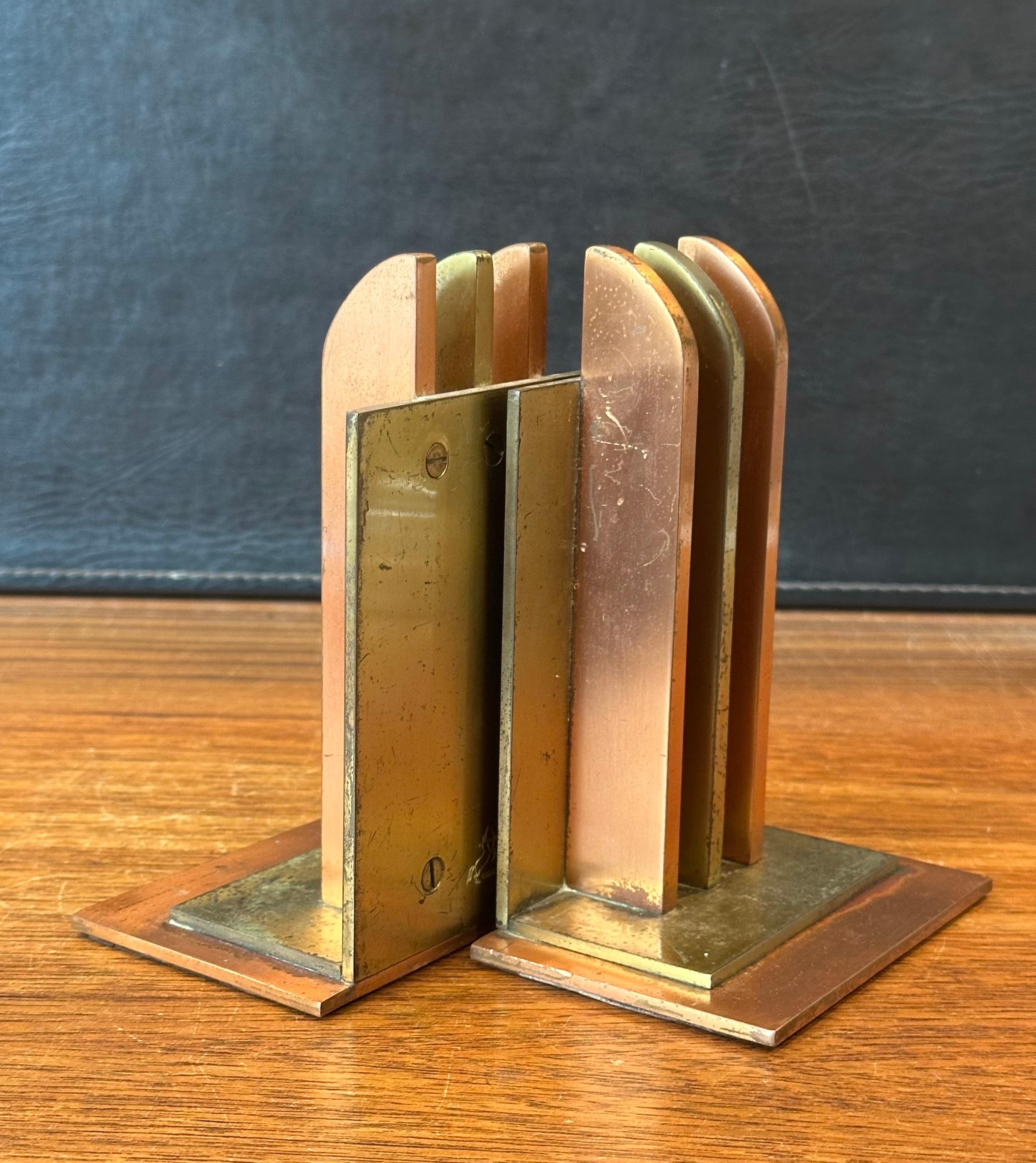 Paire de serre-livres Art Déco de l'ère des machines par Walter Von Nessen pour Chase & Co en vente 7