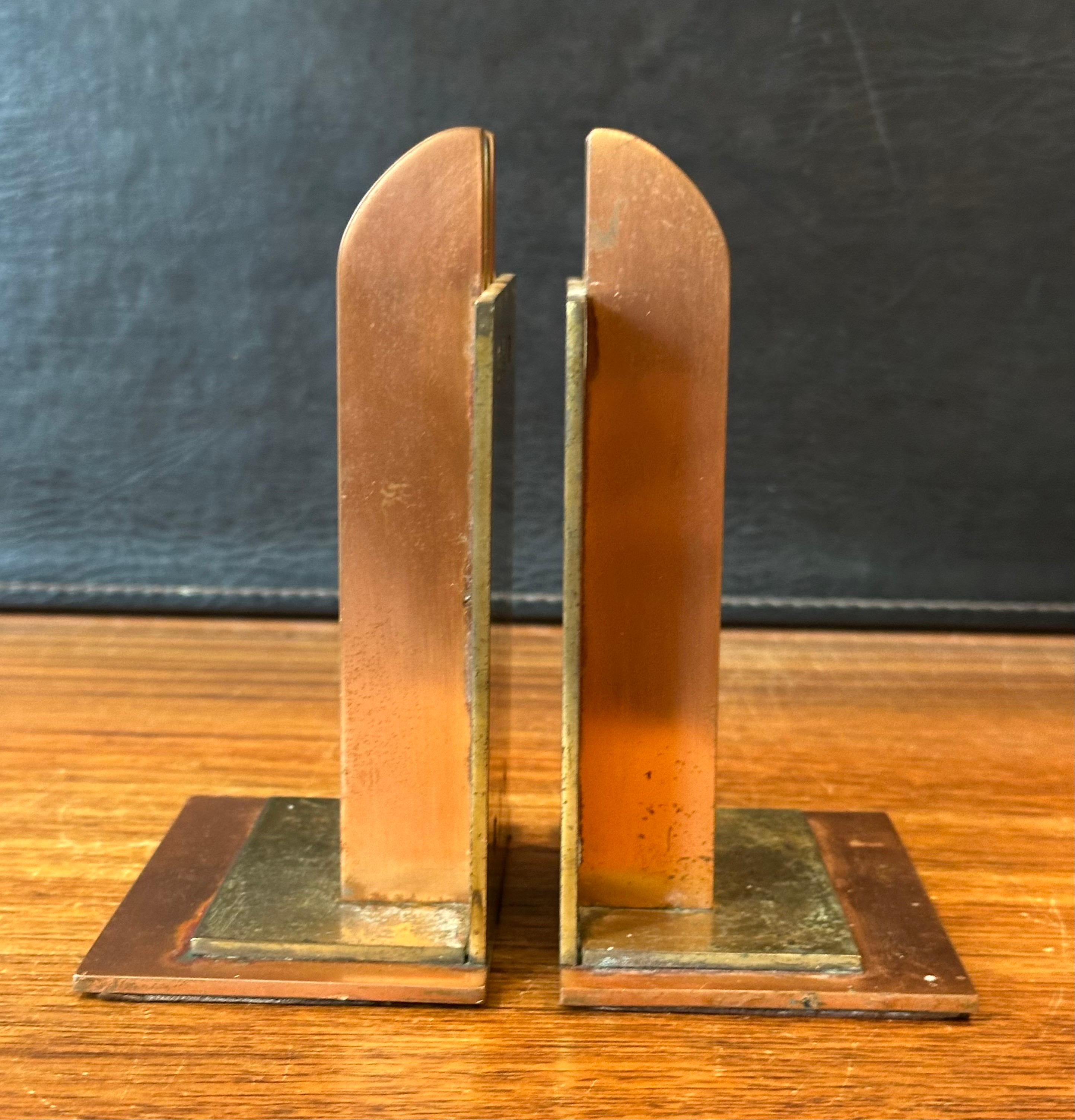 Paire de serre-livres Art Déco de l'ère des machines par Walter Von Nessen pour Chase & Co en vente 8