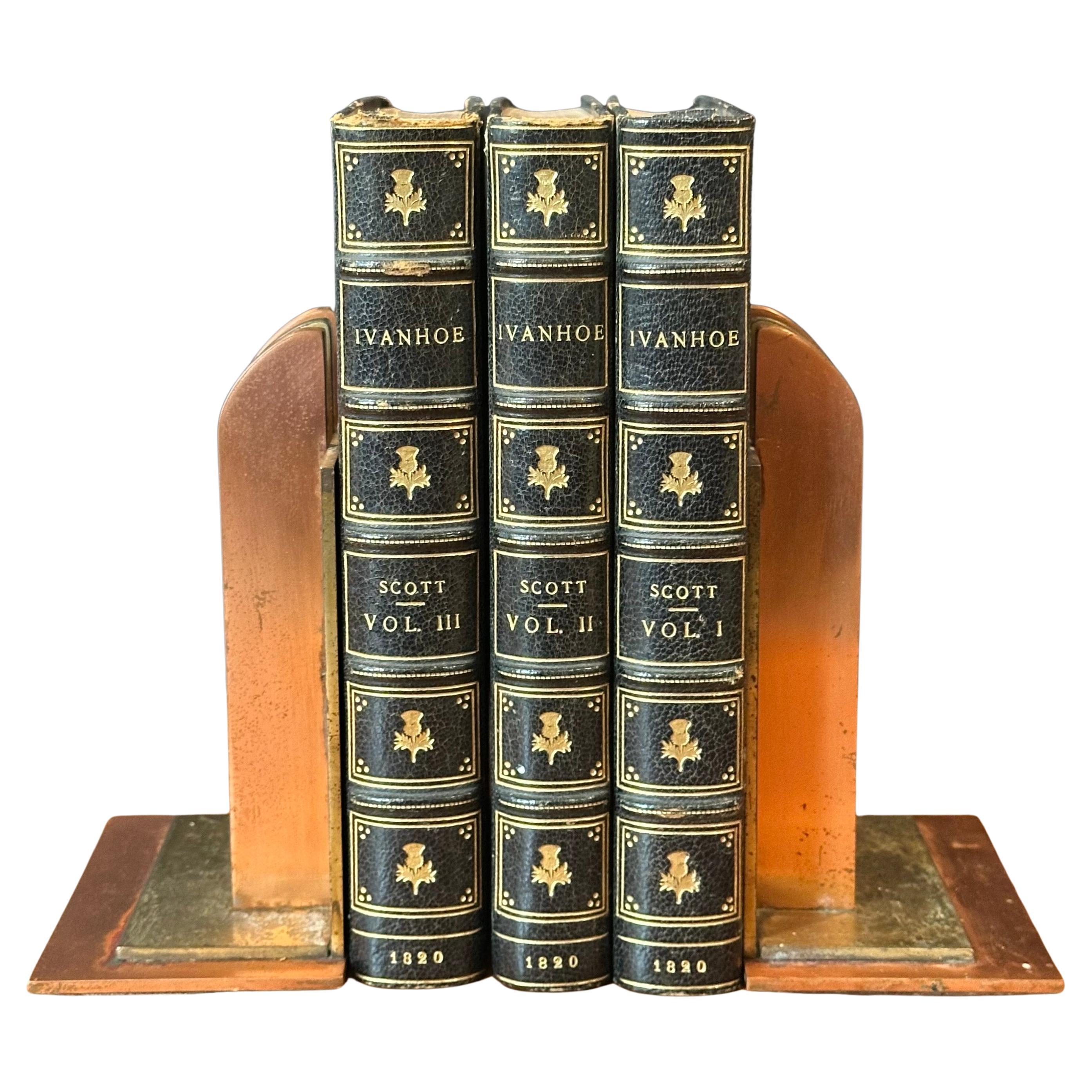 Art déco Paire de serre-livres Art Déco de l'ère des machines par Walter Von Nessen pour Chase & Co en vente