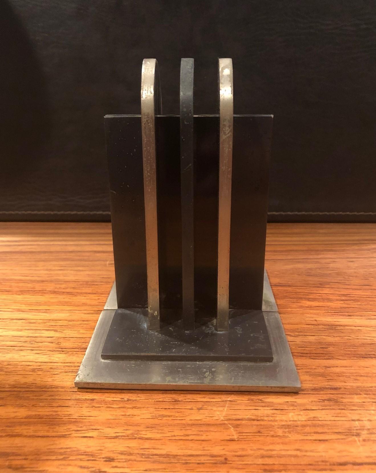 Pair of Machine Age Art Deco Bookends by Walter Von Nessen for Chase & Co In Fair Condition In San Diego, CA