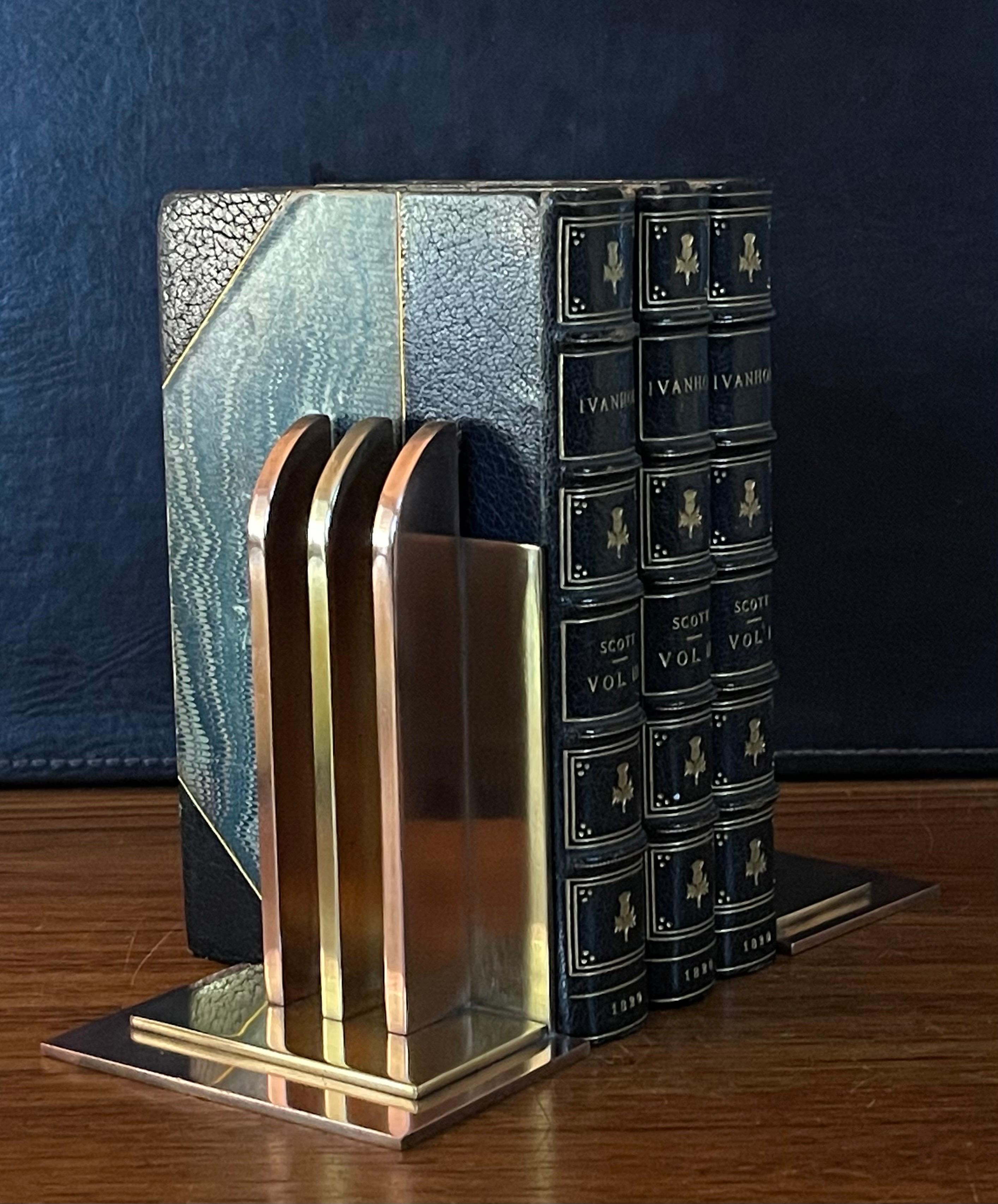 Pair of Machine Age Art Deco Bookends by Walter Von Nessen for Chase & Co In Good Condition In San Diego, CA