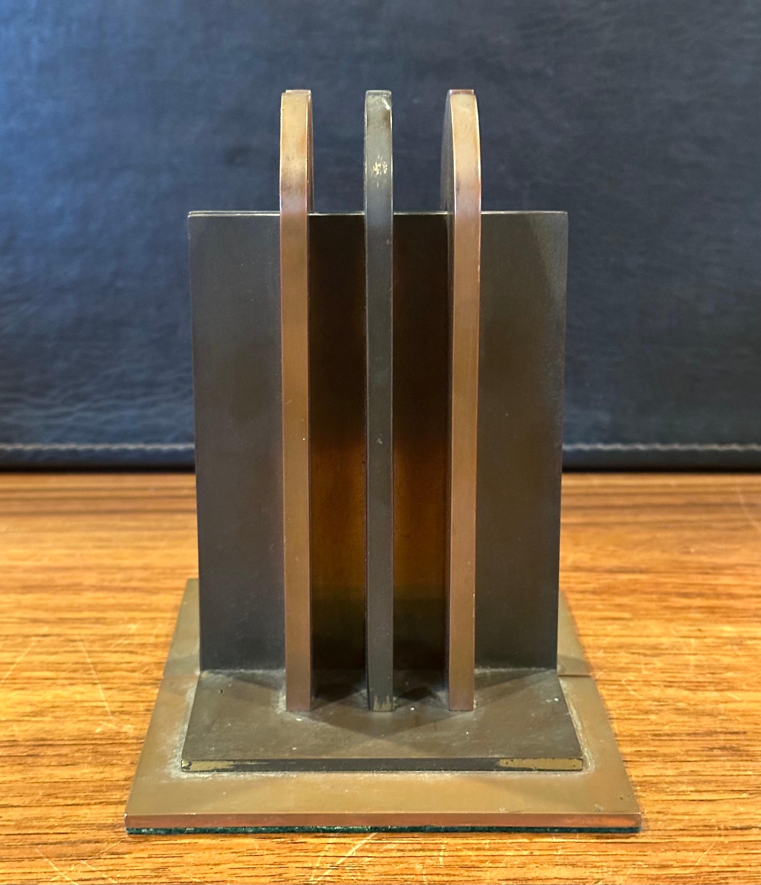 Pair of Machine Age Art Deco Bookends by Walter Von Nessen for Chase & Co For Sale 2