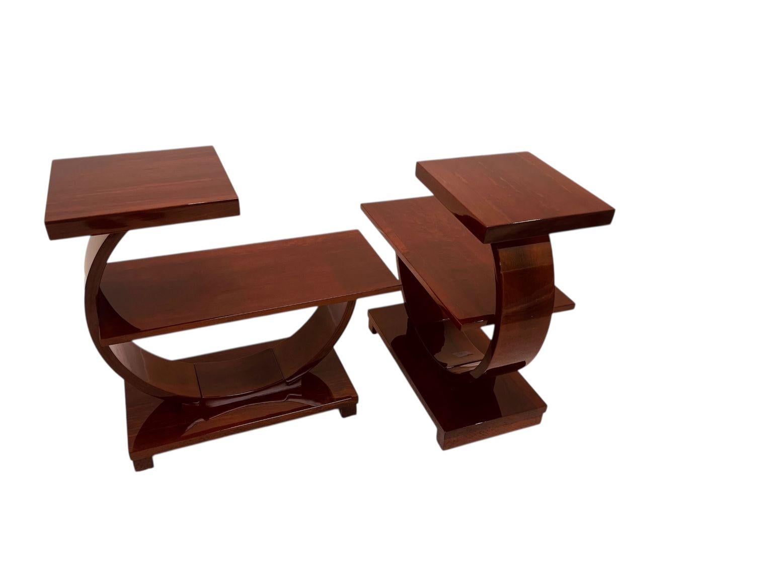 Pair Of Machine Age Art Deco Tables by Modernage Furniture Company C. 1930's en vente 2