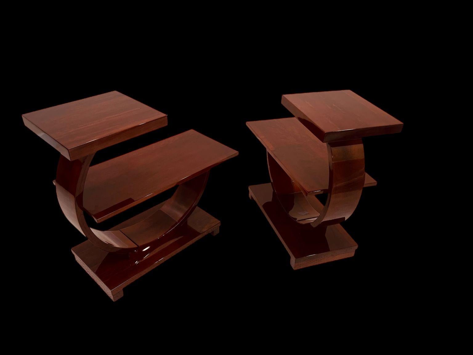 Pair Of Machine Age Art Deco Tables by Modernage Furniture Company C. 1930's en vente 3