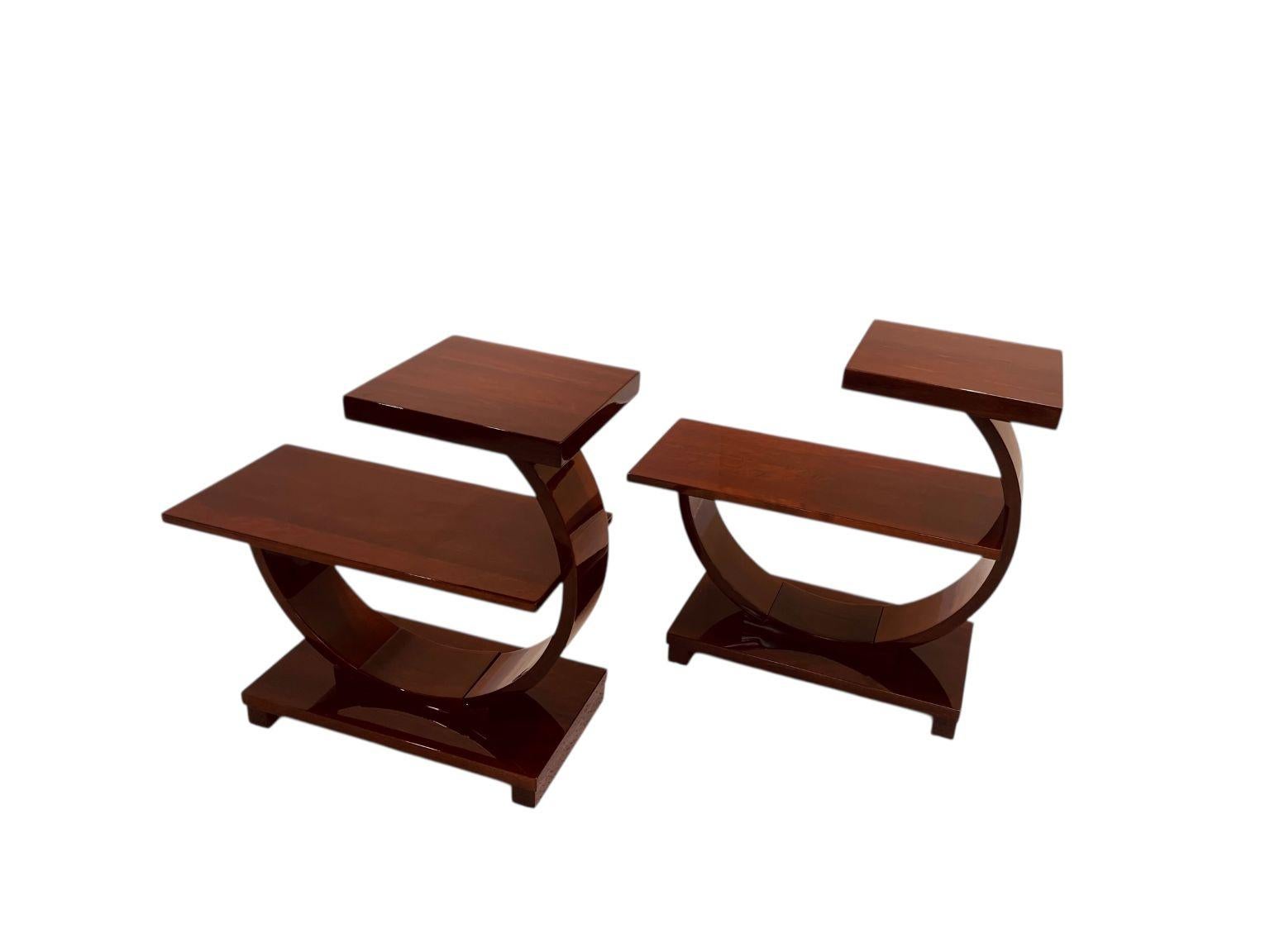Pair Of Machine Age Art Deco Tables by Modernage Furniture Company C. 1930's en vente 4