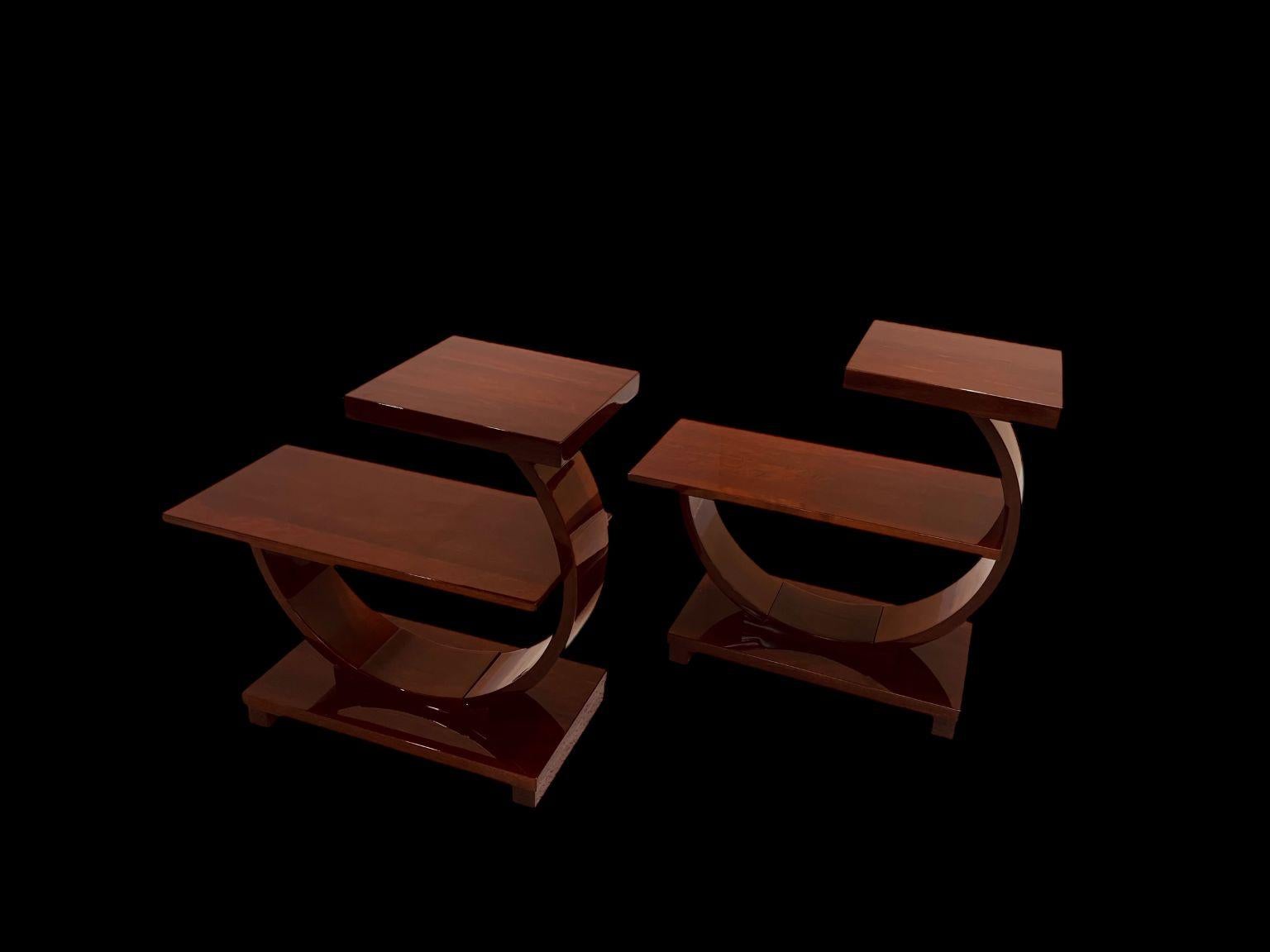 Pair Of Machine Age Art Deco Tables by Modernage Furniture Company C. 1930's en vente 5