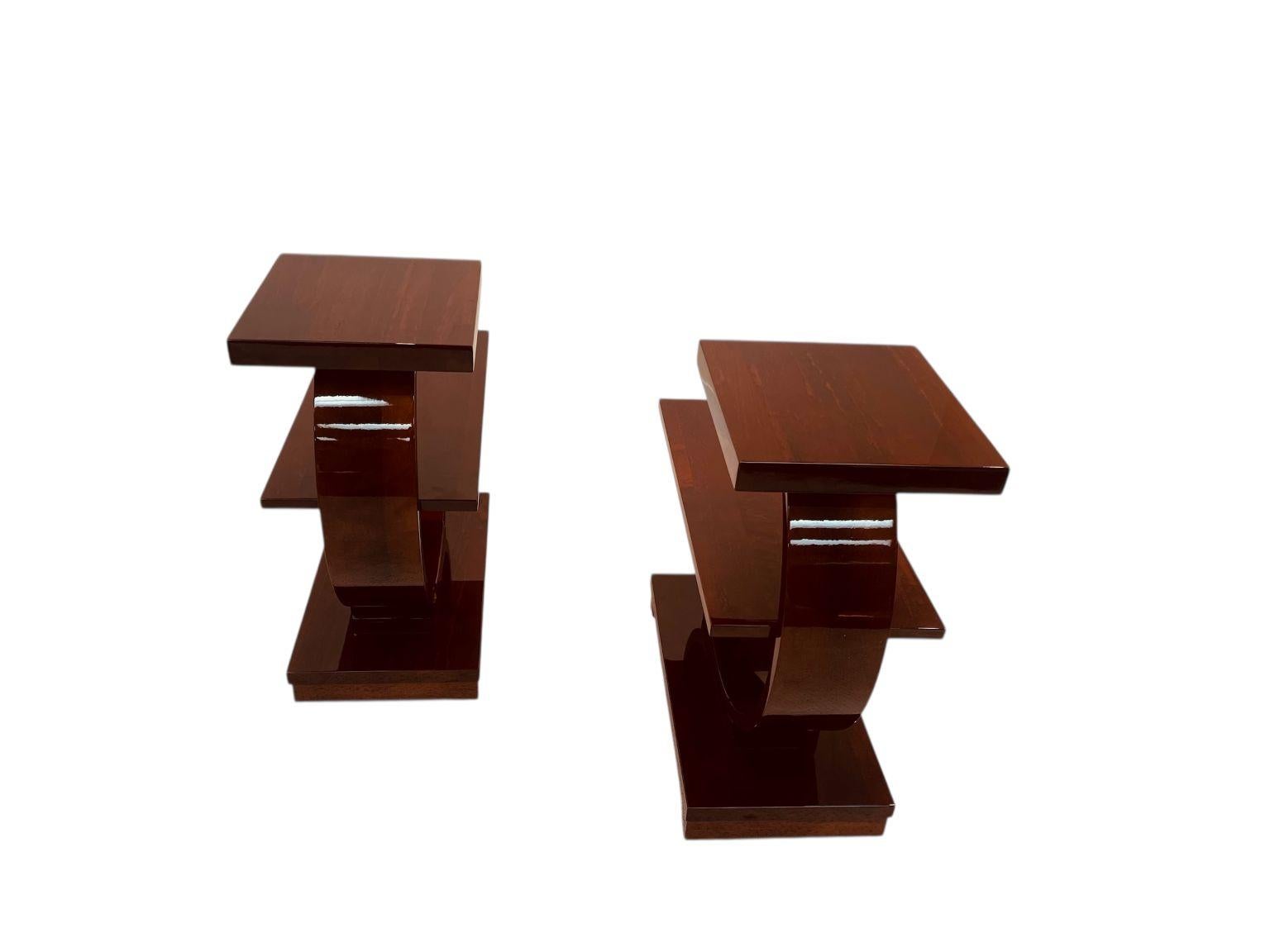 Pair Of Machine Age Art Deco Tables by Modernage Furniture Company C. 1930's en vente 7