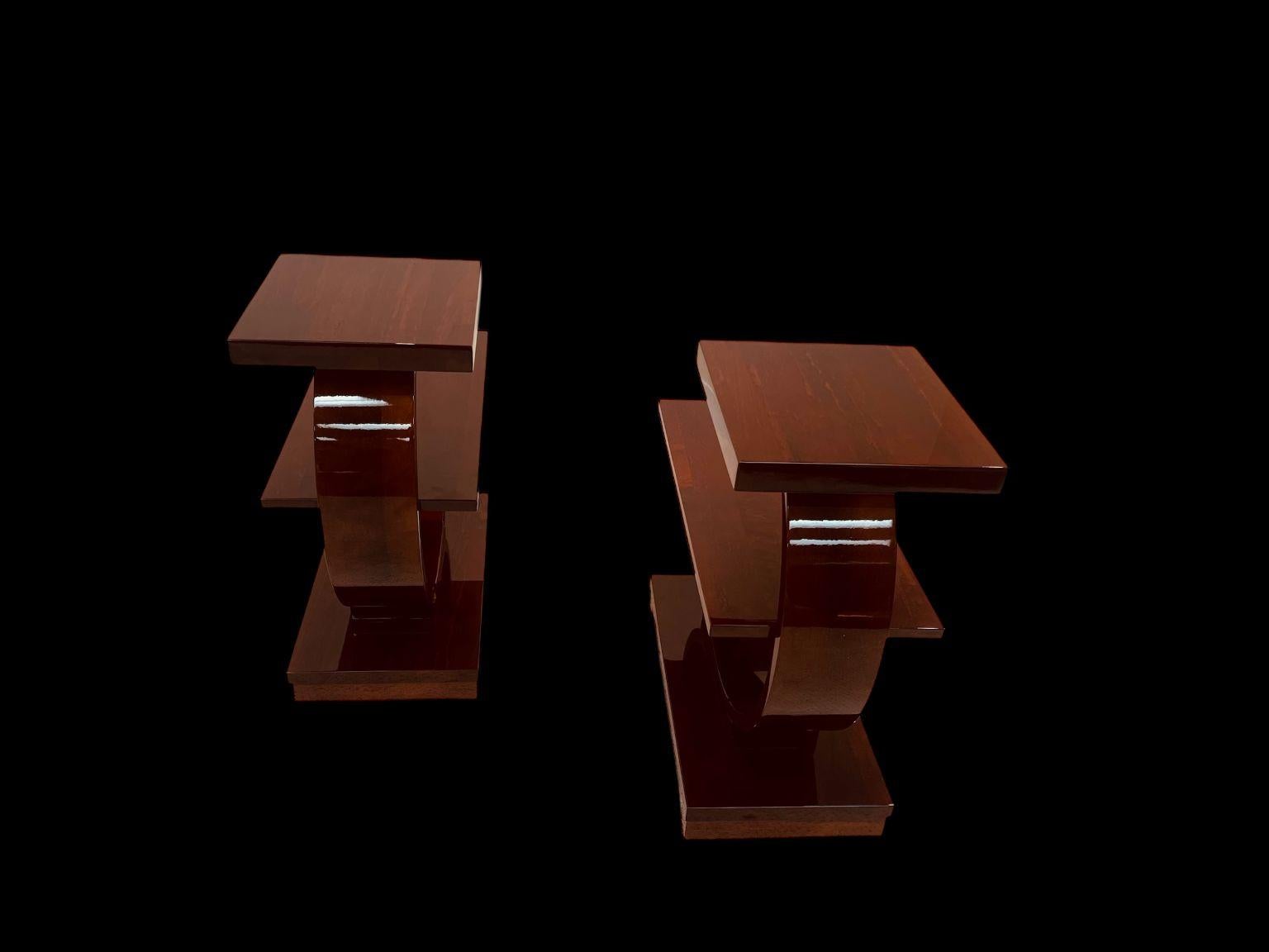 Pair Of Machine Age Art Deco Tables by Modernage Furniture Company C. 1930's en vente 8