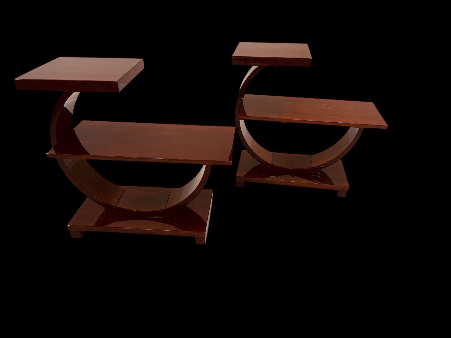 Art déco Pair Of Machine Age Art Deco Tables by Modernage Furniture Company C. 1930's en vente