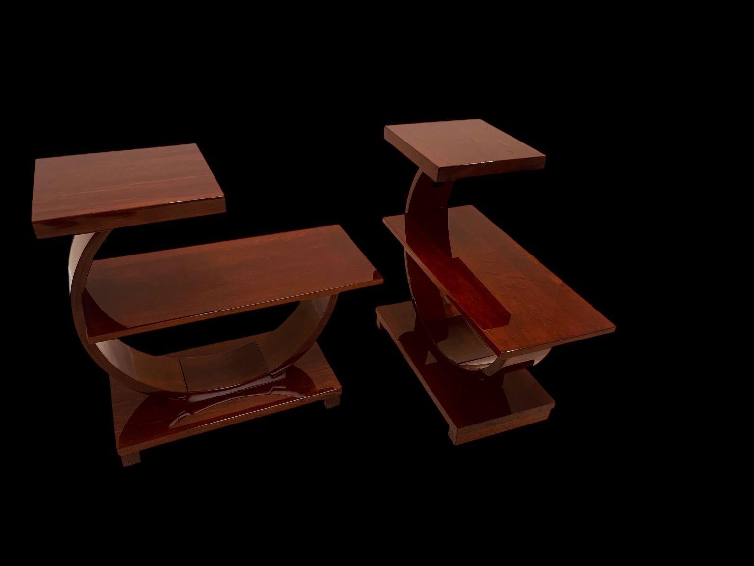 Pair Of Machine Age Art Deco Tables by Modernage Furniture Company C. 1930's en vente 1
