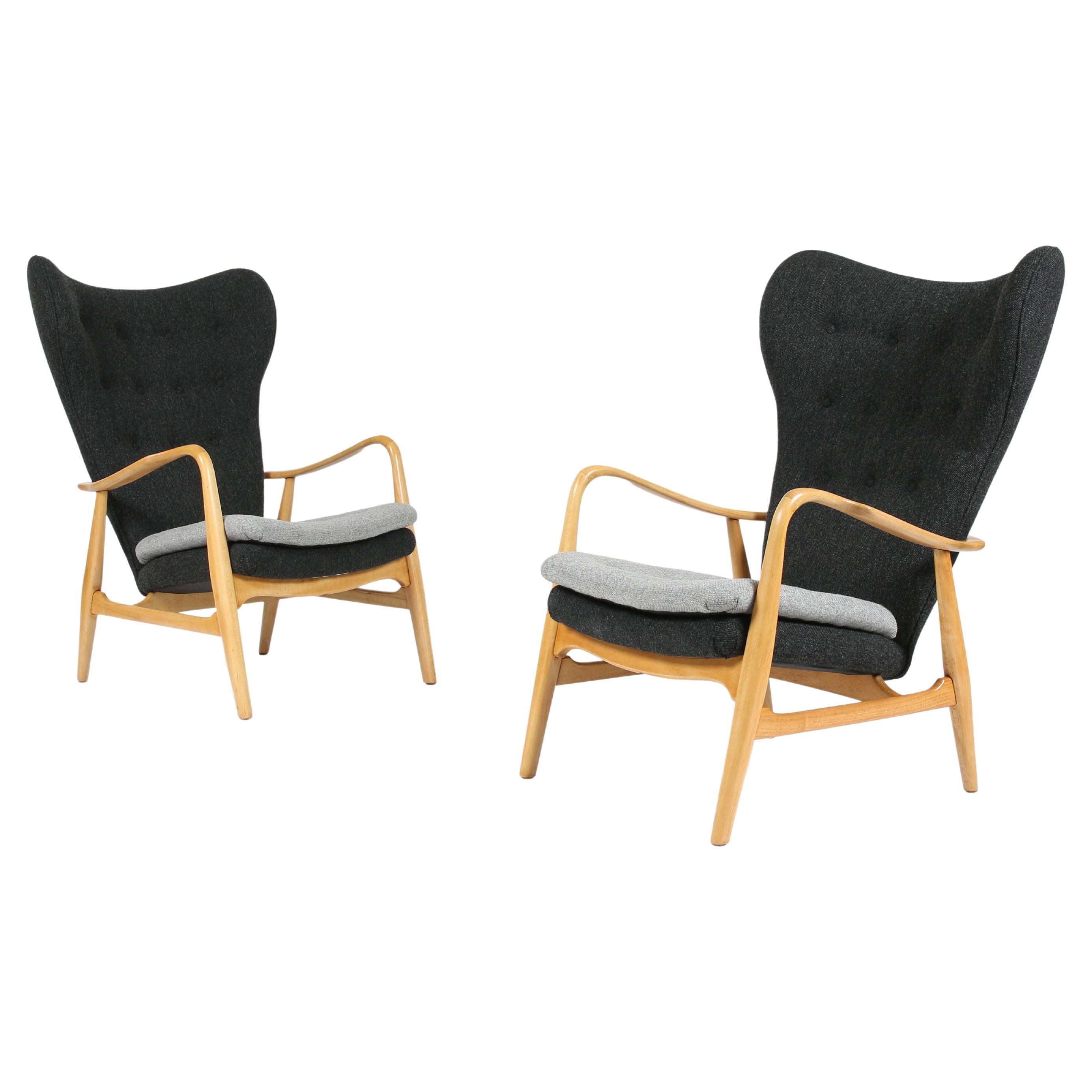 Paire de chaises longues à dossier Wingback Madsen et Schubell modèle MS4 avec pouf en vente