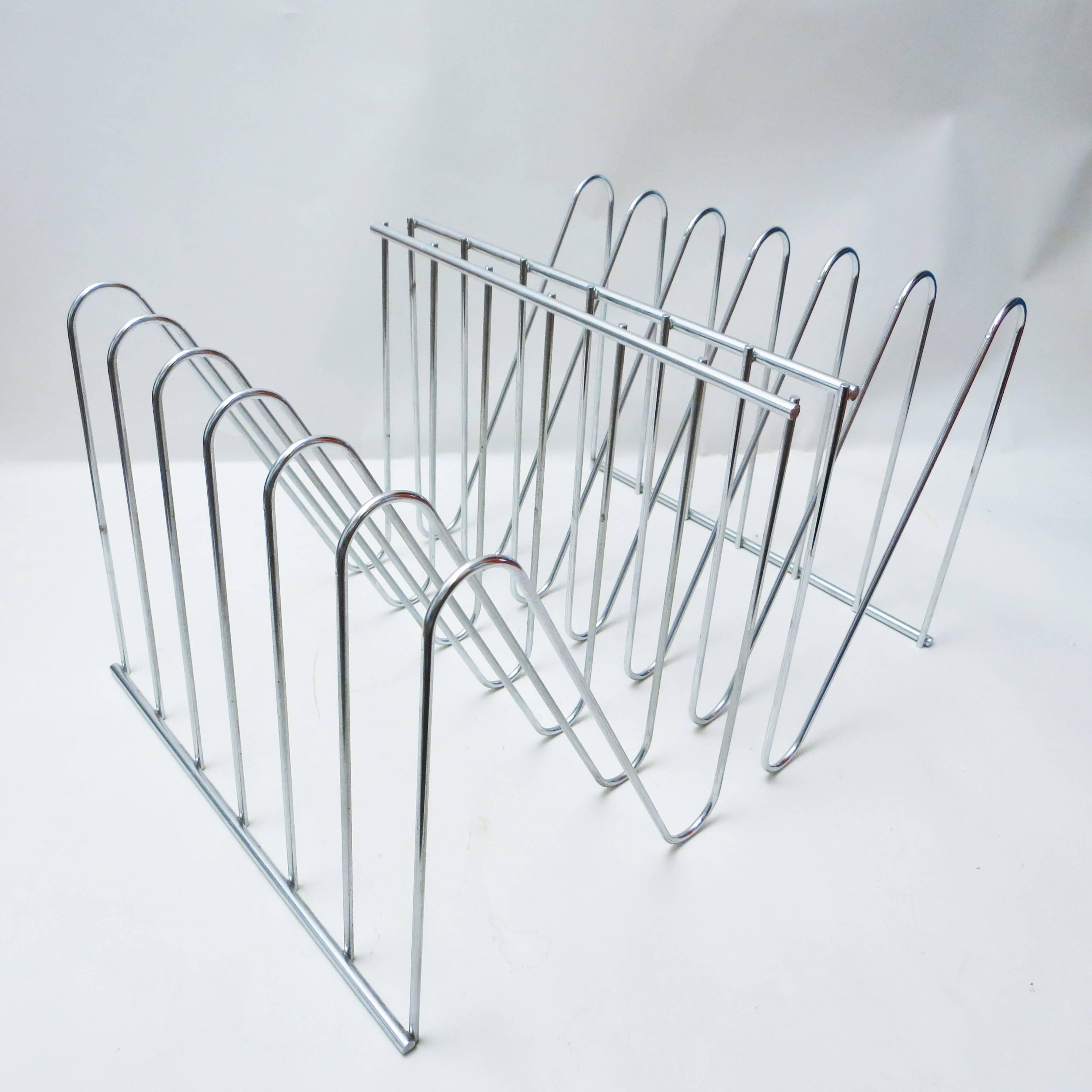 Pair of Magazine Rack Z by French Sculptor François Arnal In Excellent Condition For Sale In Paris, FR