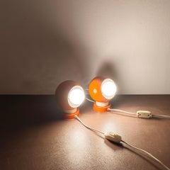 Ein Paar orangefarbene Wandleuchten aus Metall mit Magnethalterung, Mid-Century-Modern, Space-Age-Stil