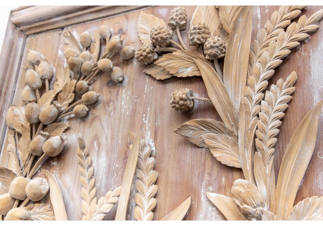 Paire de magnifiques panneaux anciens en bois sculpté français représentant les Four Seasons en vente 2