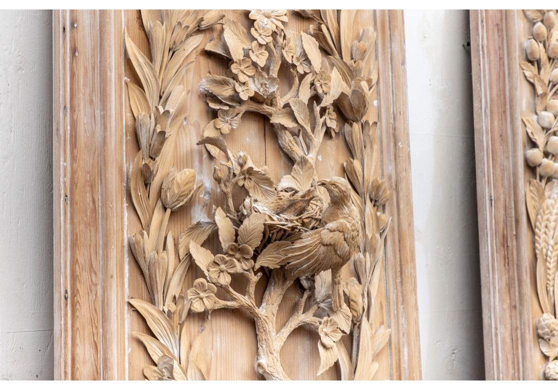 Paire de magnifiques panneaux anciens en bois sculpté français représentant les Four Seasons en vente 7