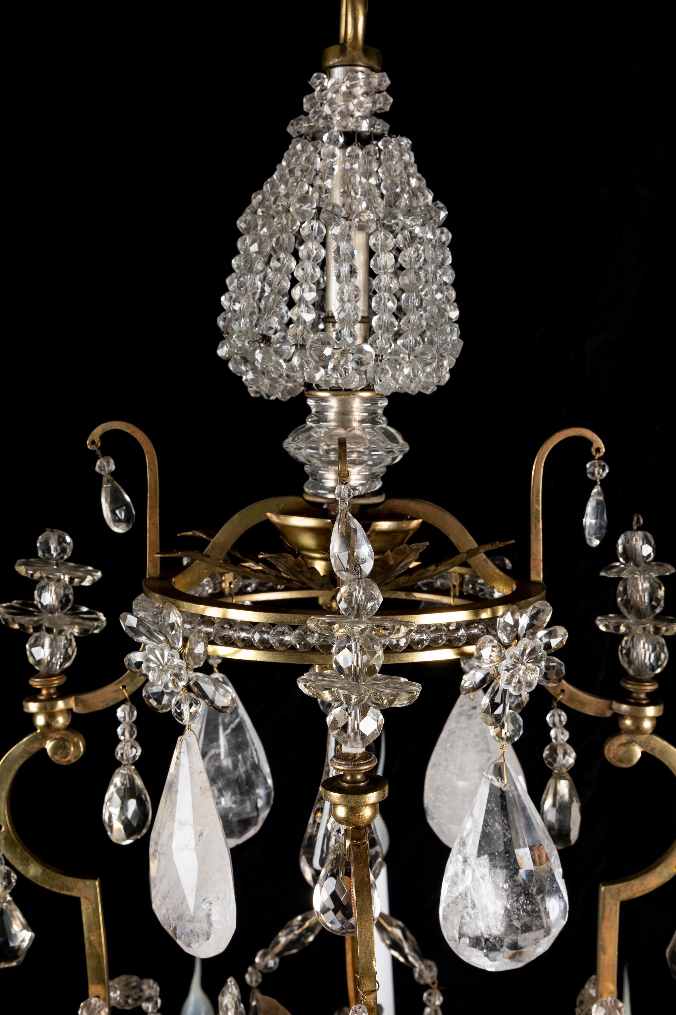 Coppia di magnifici lampadari di cristallo di rocca di grandi dimensioni in stile Bagues francese Luigi XVI in vendita 5